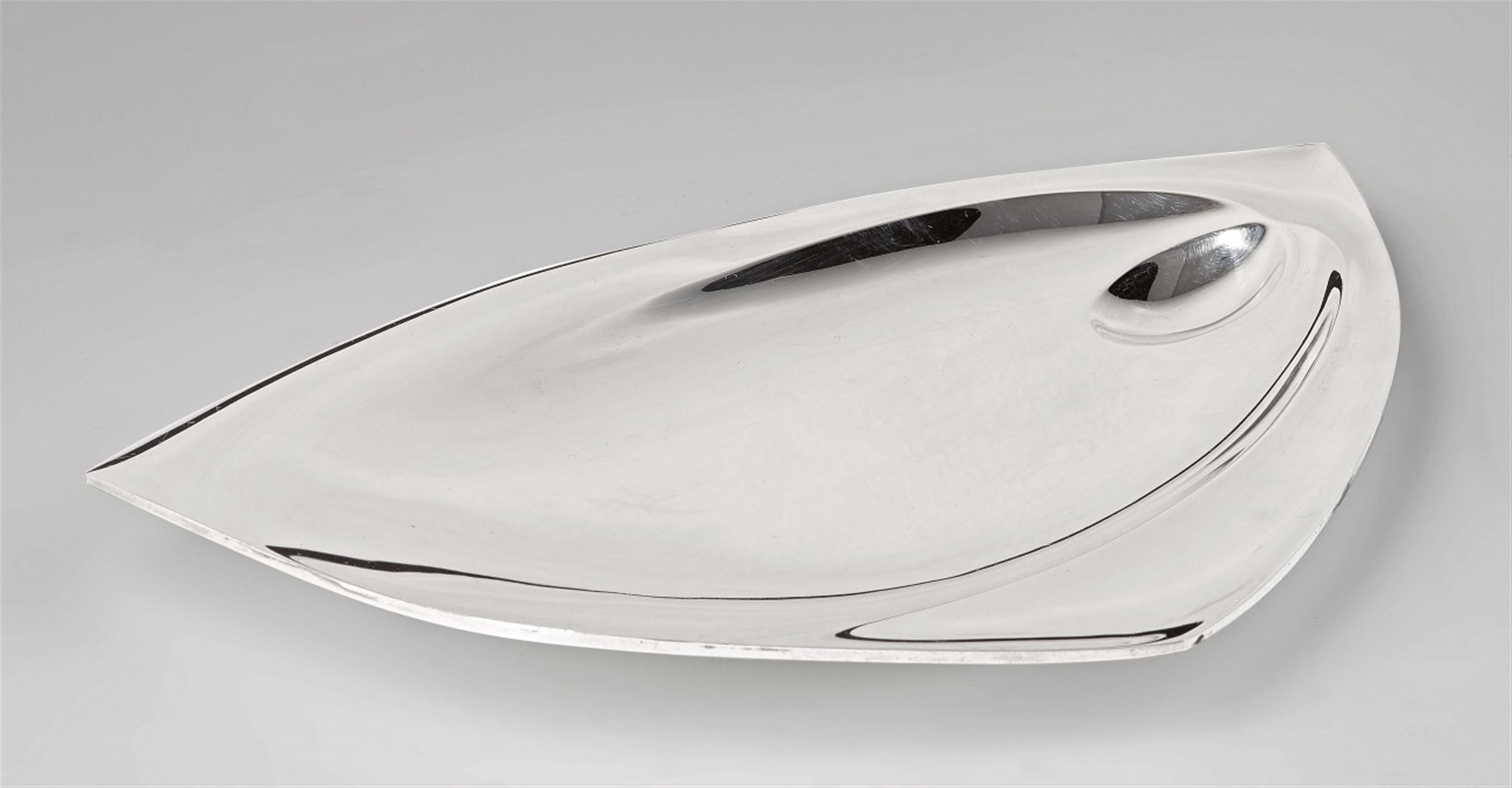 A silver serving platter, W 100 - image-1