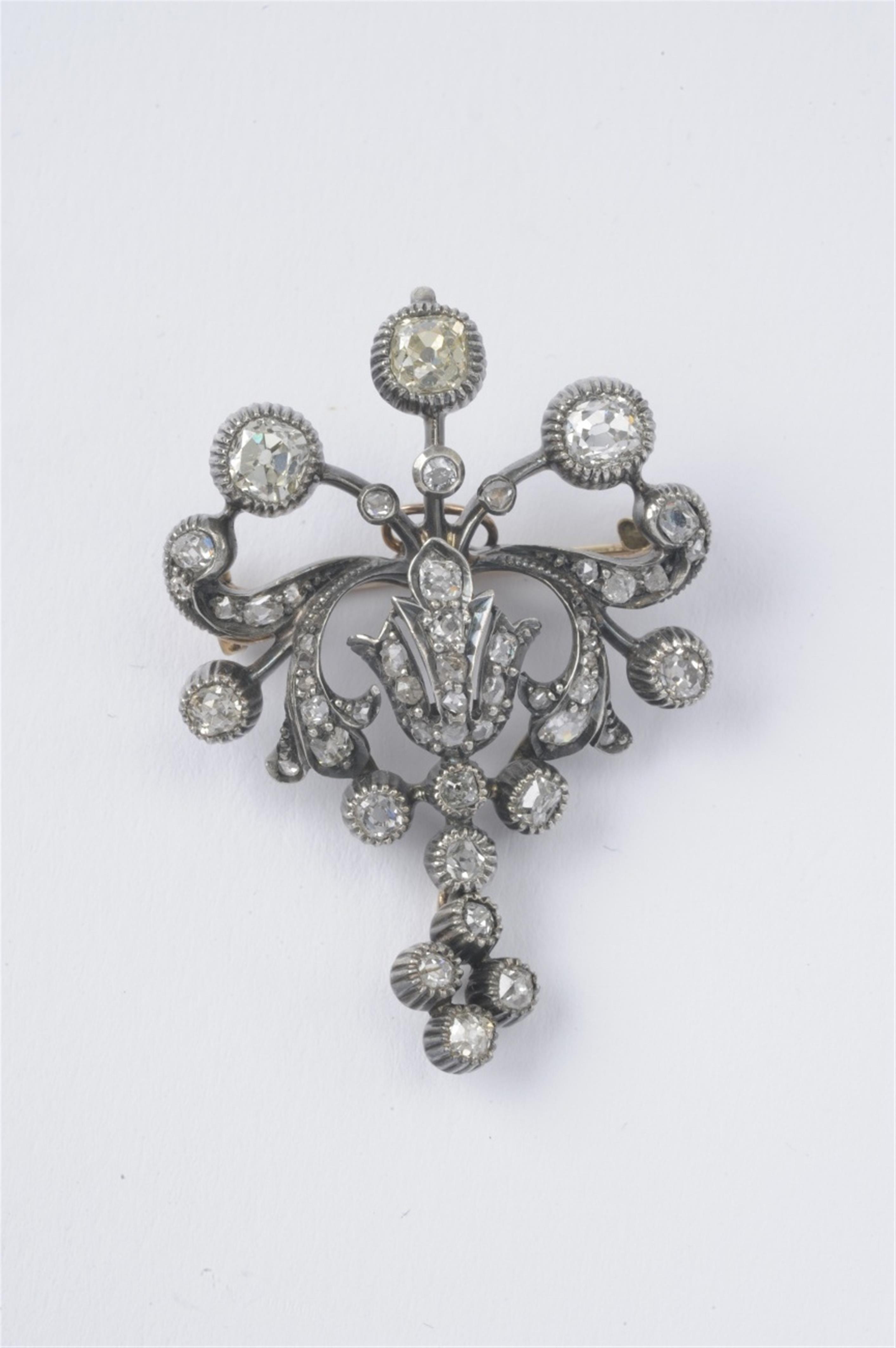 A Belle Epoque 18k gold, silver, and diamond brooch - image-1