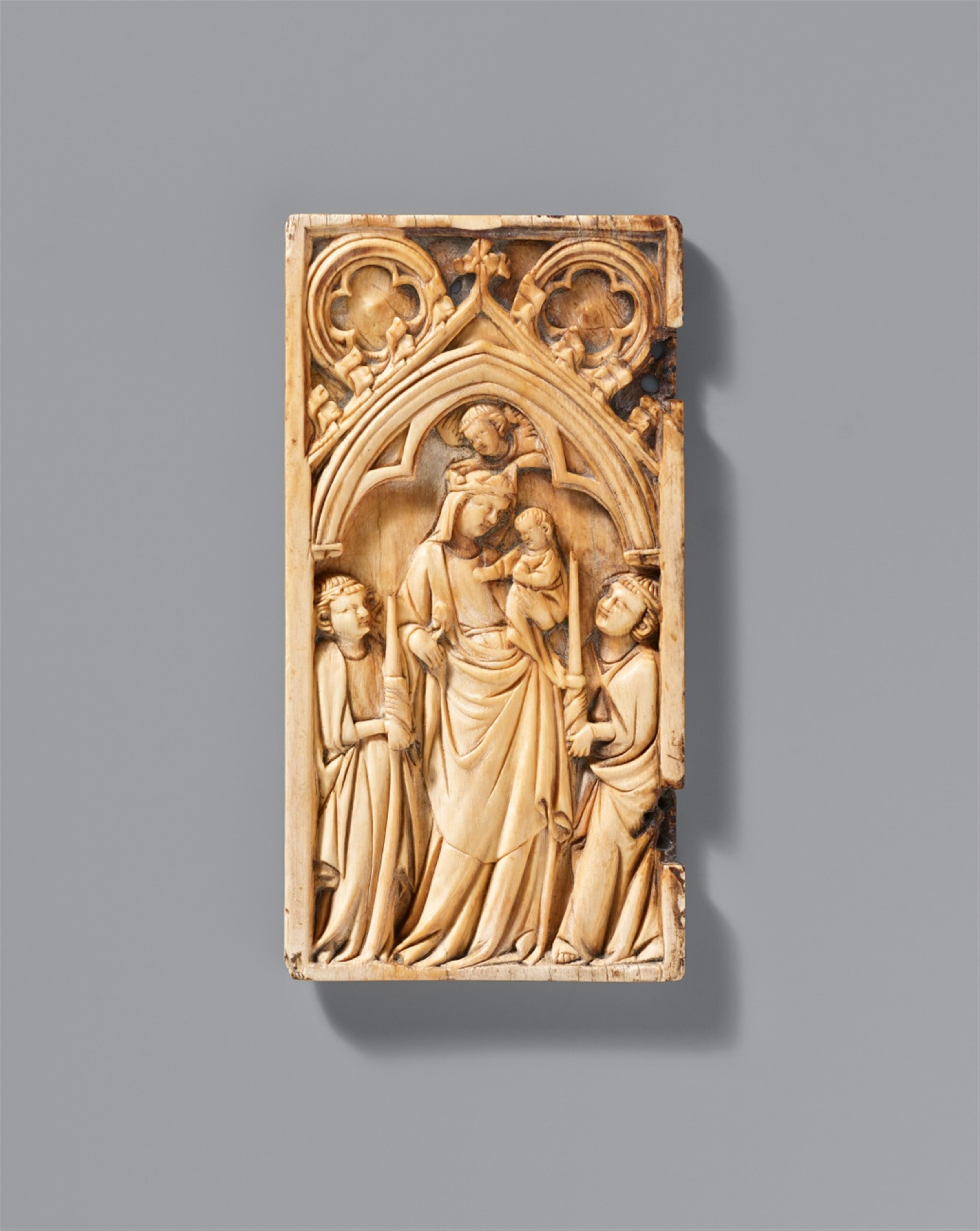 Northern France, 14th century - A 14th century Northern French carved ivory diptych wing - image-1