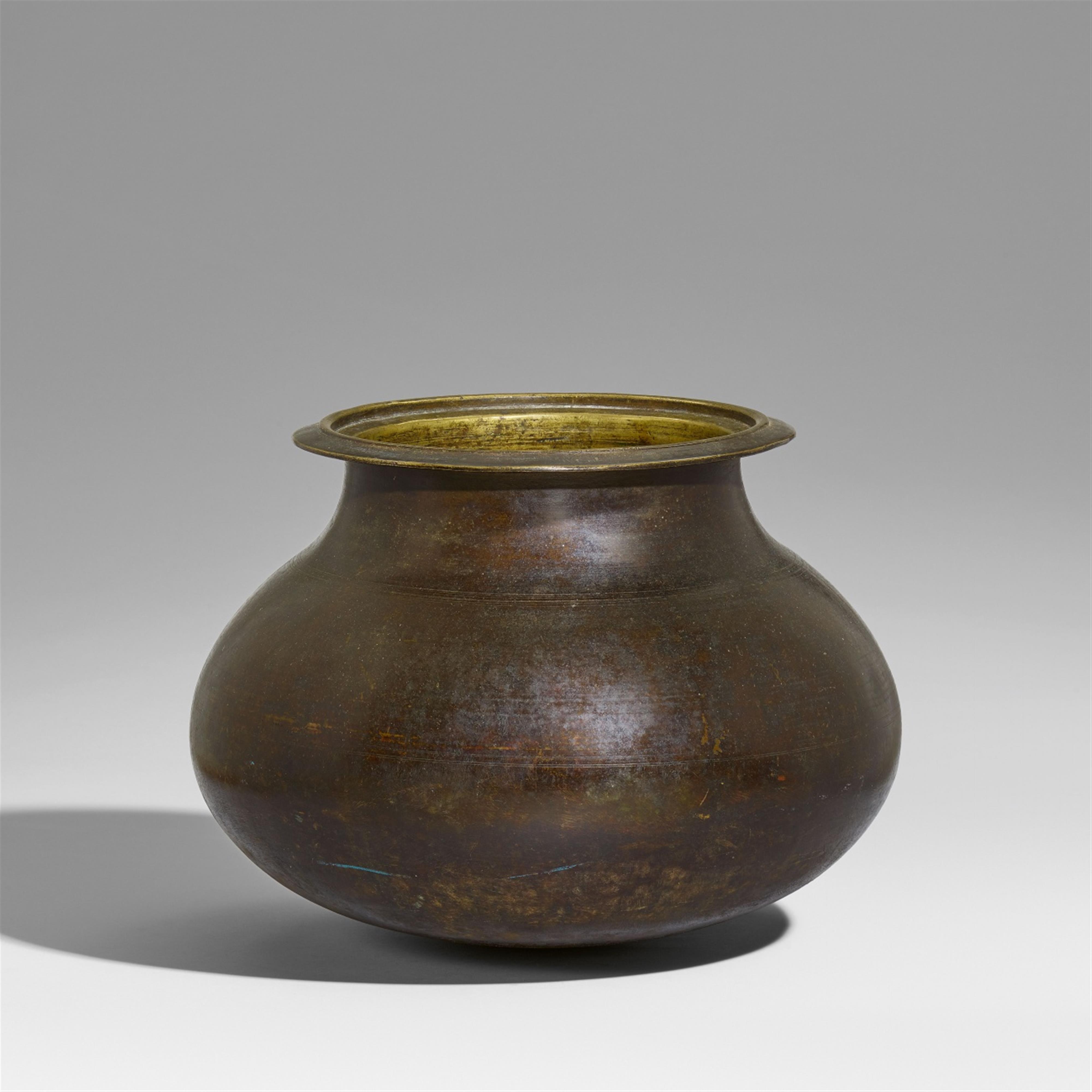 A large Kerala bronze pot. 19th/20th century - image-1