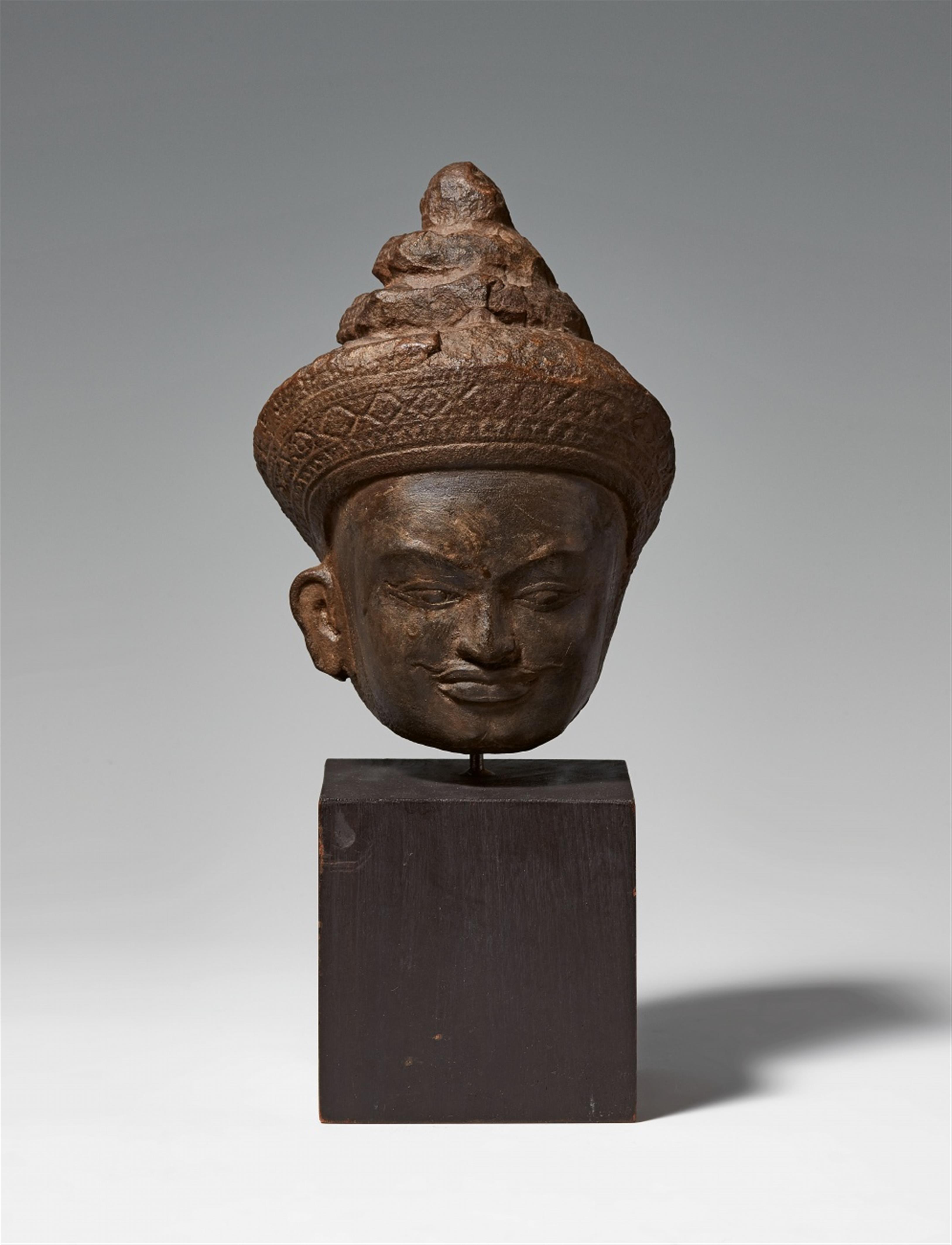 A Baphuon-style sandstone head of Avalokiteshvara. 11th century - image-1