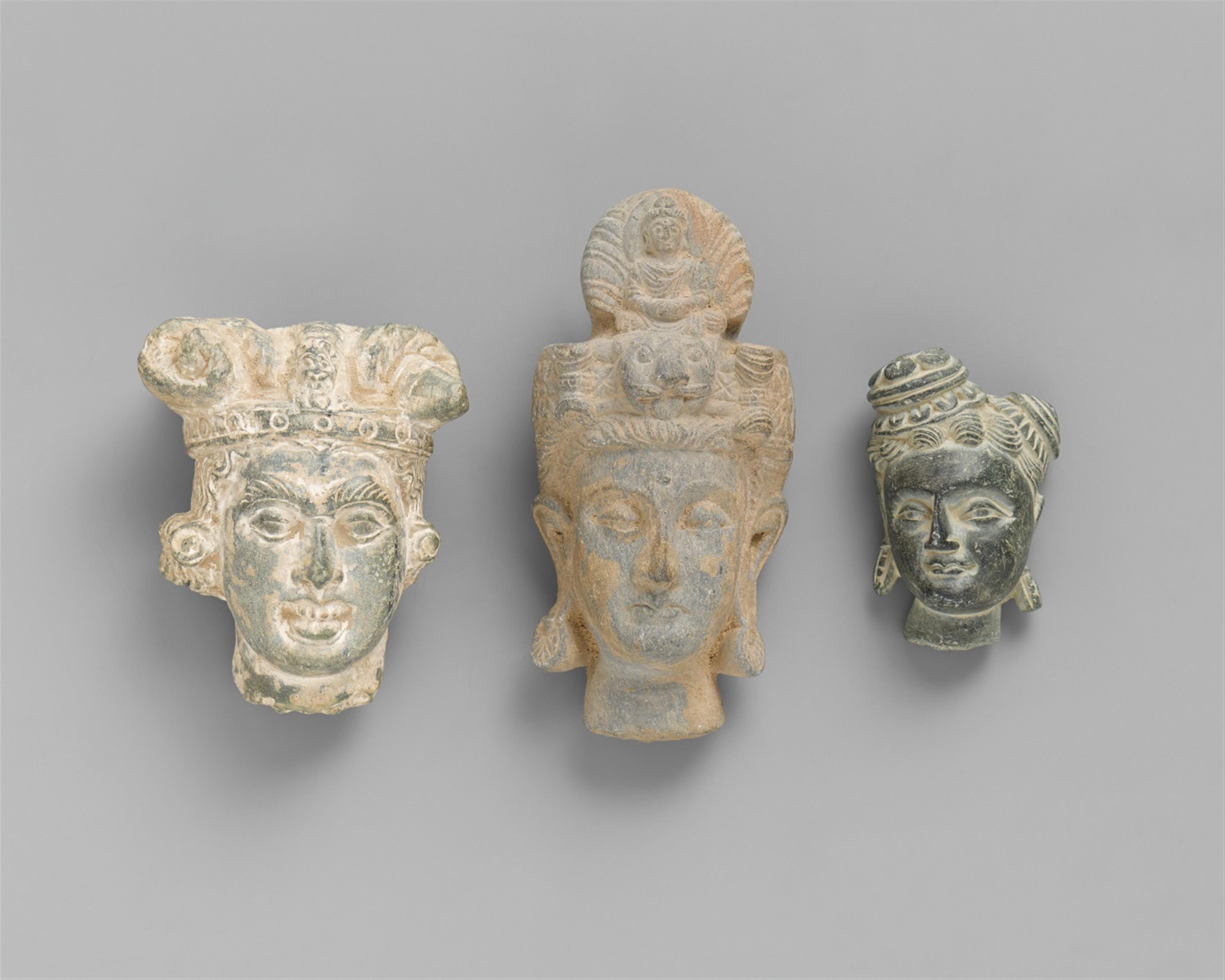 Three small Gandhara stone heads. 2nd/4th century - image-1