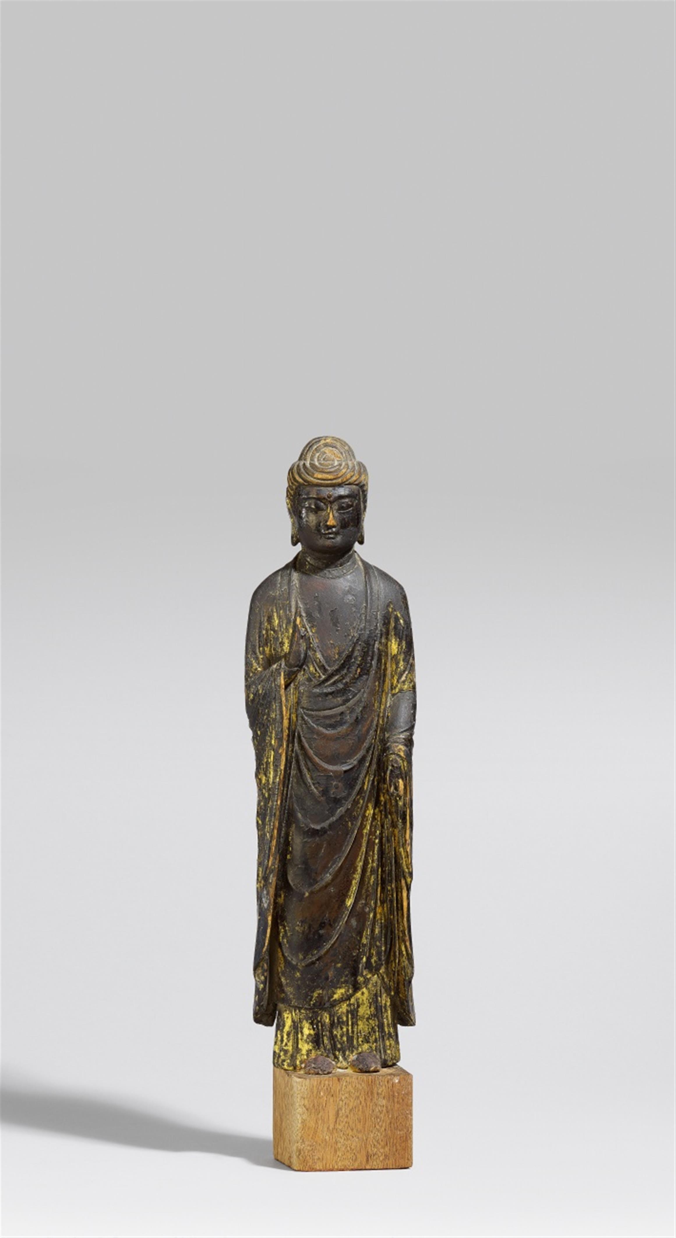 A wood figure of Buddha Amida Nyorai. Edo period or earlier - image-1