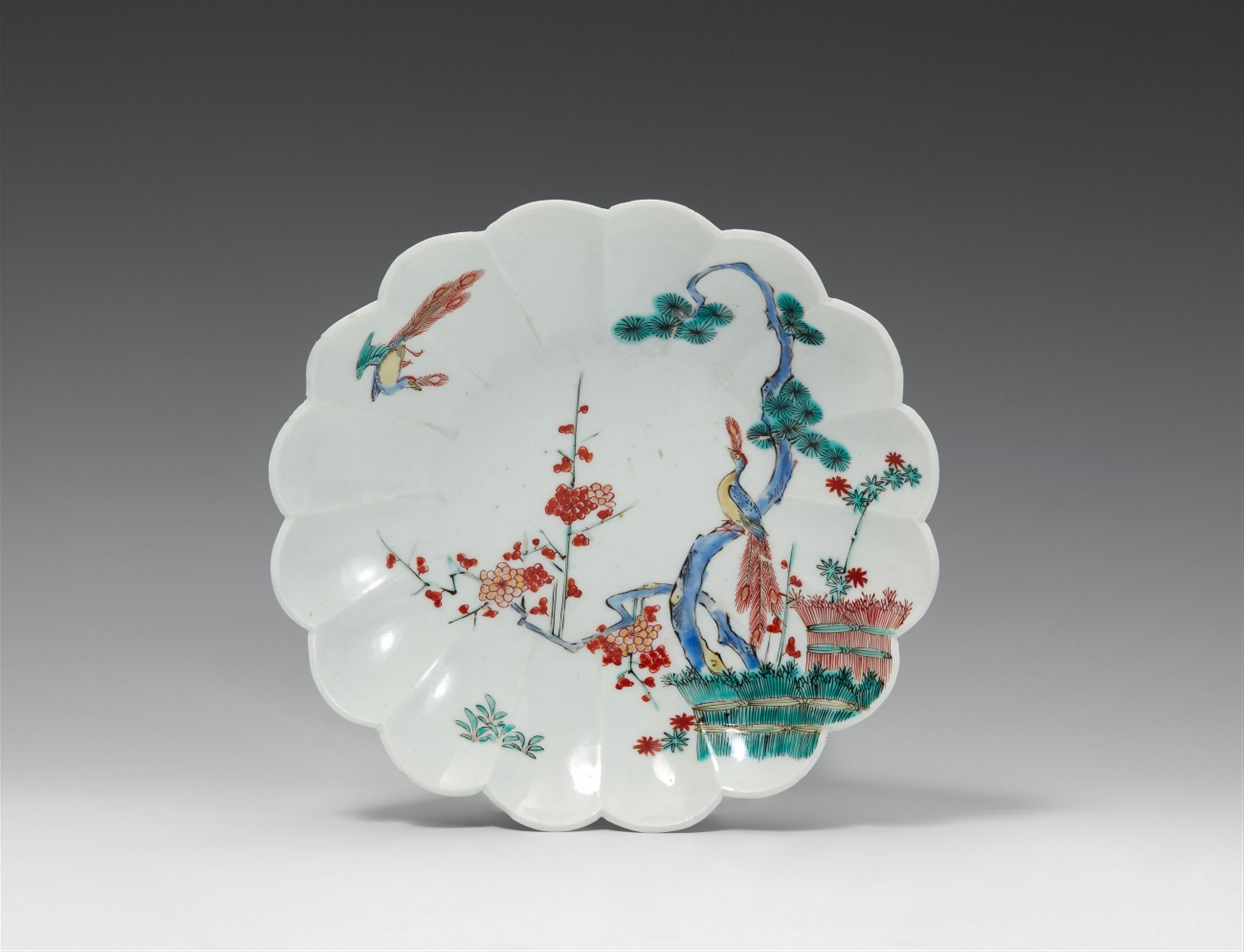 A blossom-shaped Kakiemon bowl. Arita. 18th century - image-1