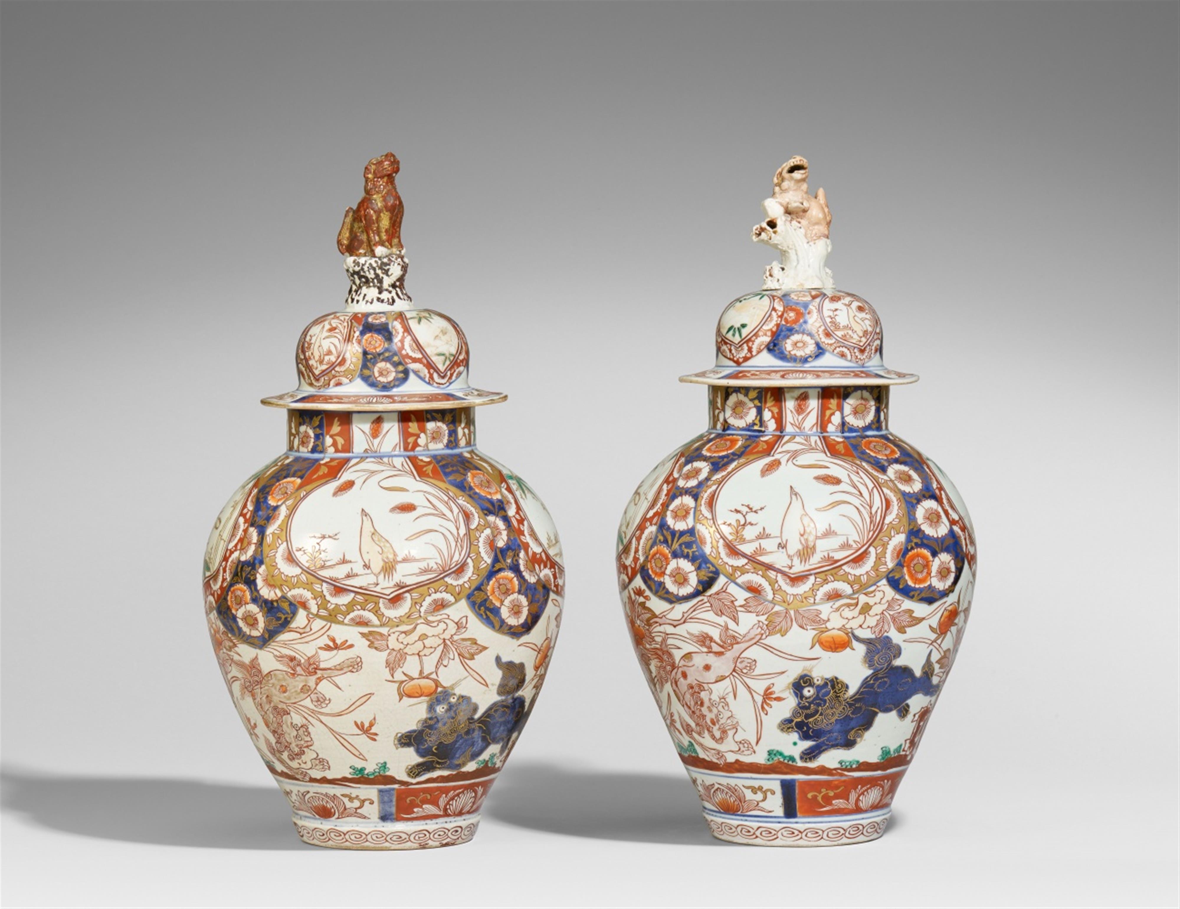 A pair of Imari baluster-shaped lidded vases. Arita. 18th/19th century - image-1