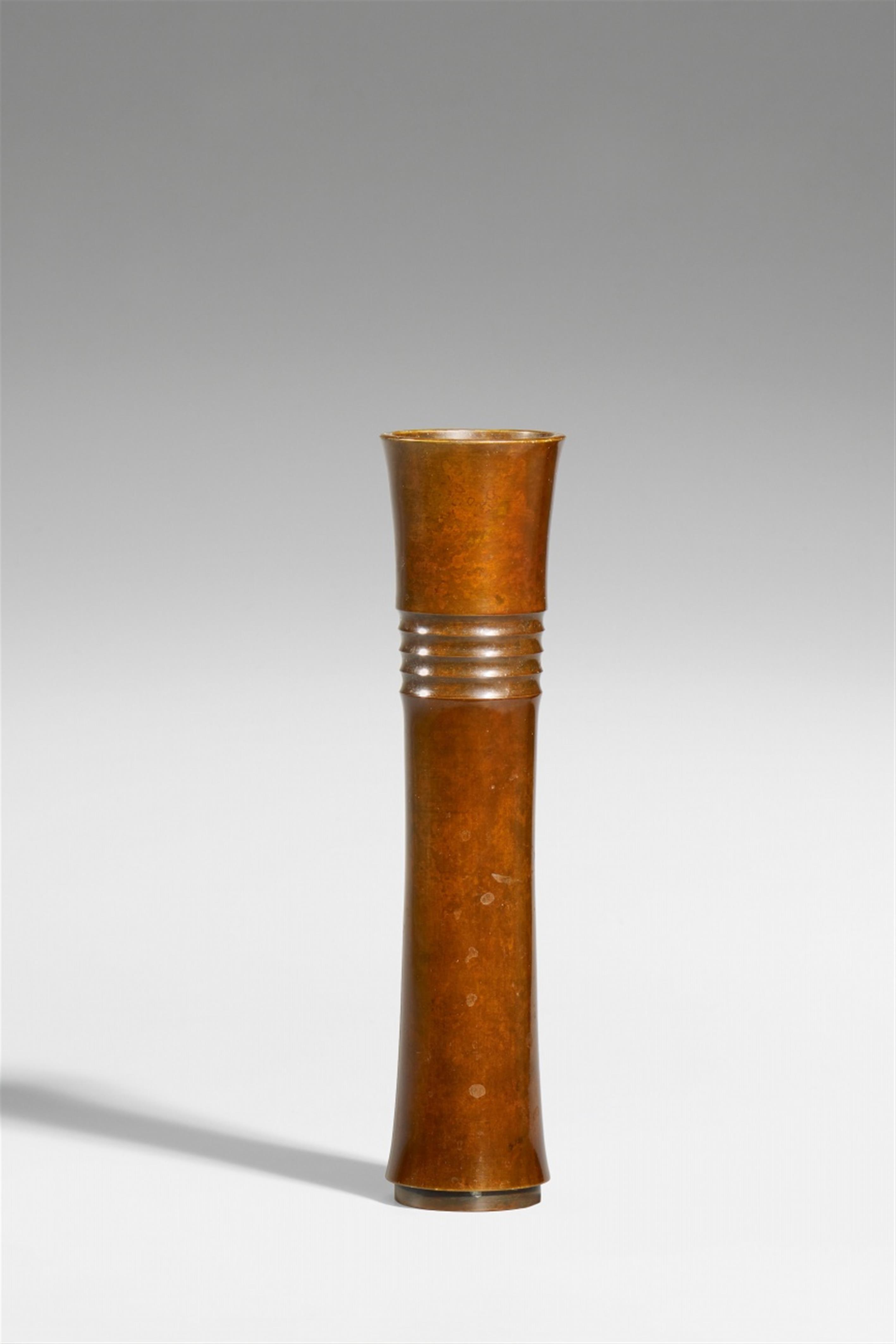 A slender bronze vase by Eiju. Second half 20th century - image-1