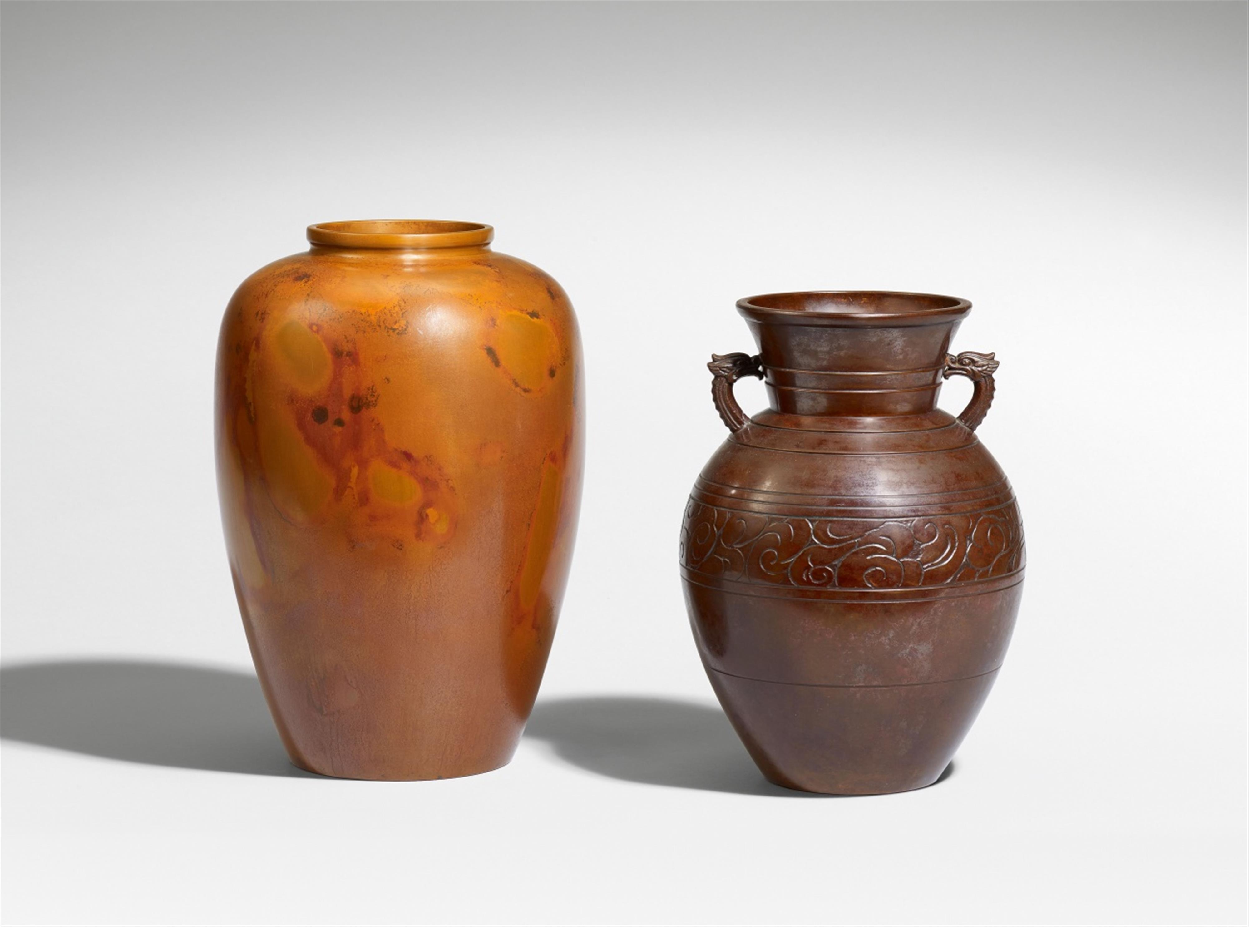 Two large bronze vases. 20th century - image-1