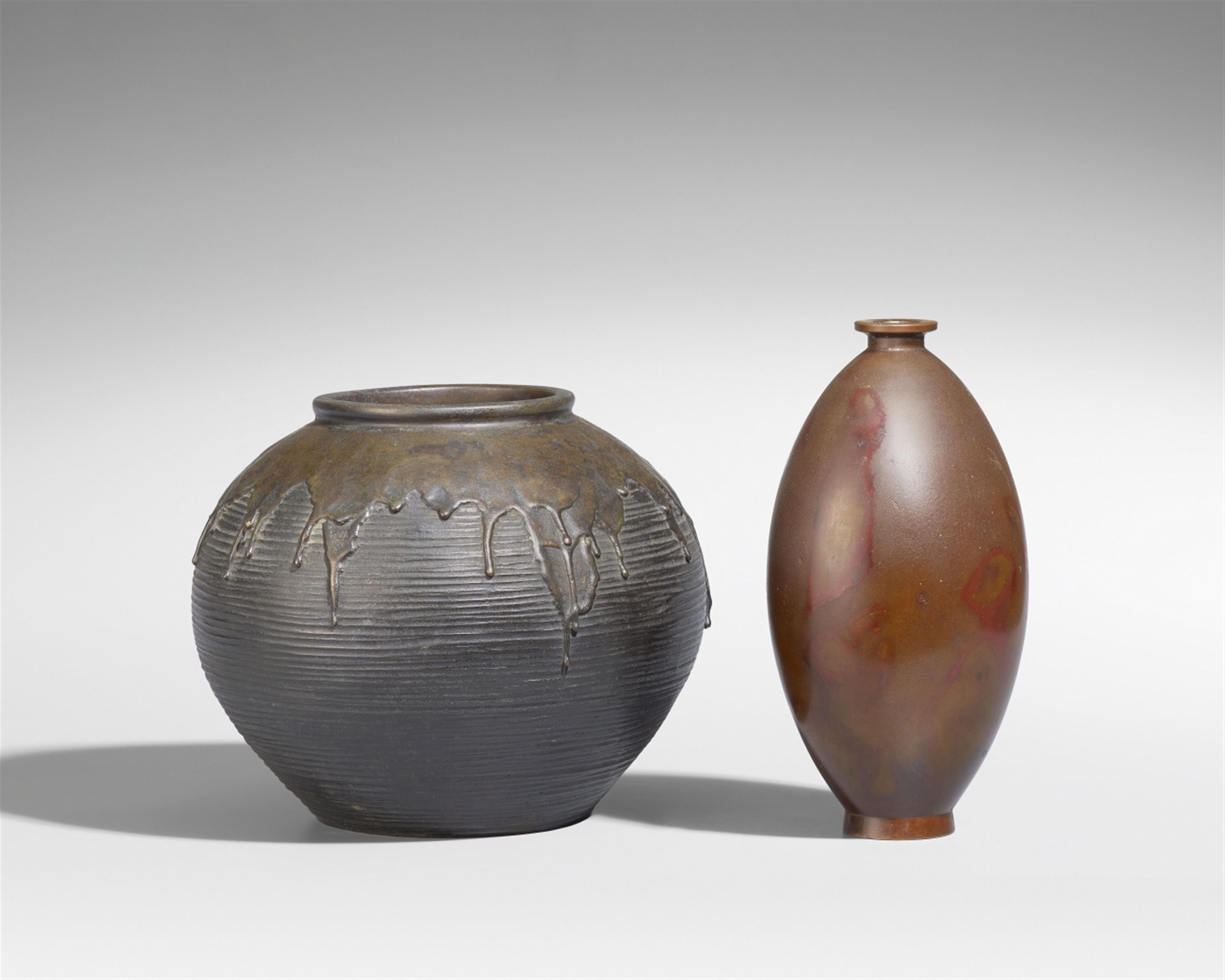 Two bronze vases. 20th century - image-1