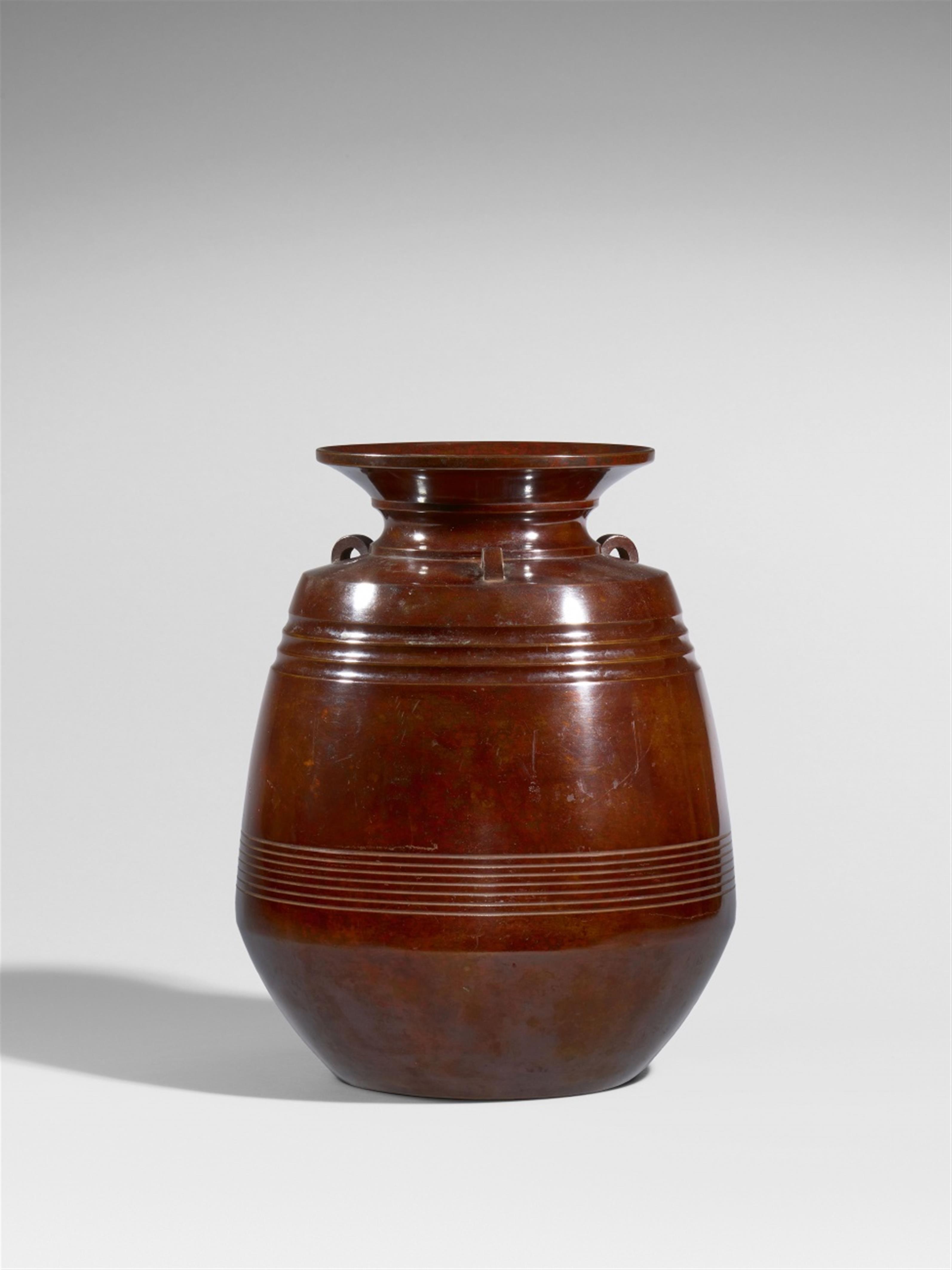 Große Vase. Bronze. 20. Jh. - image-1