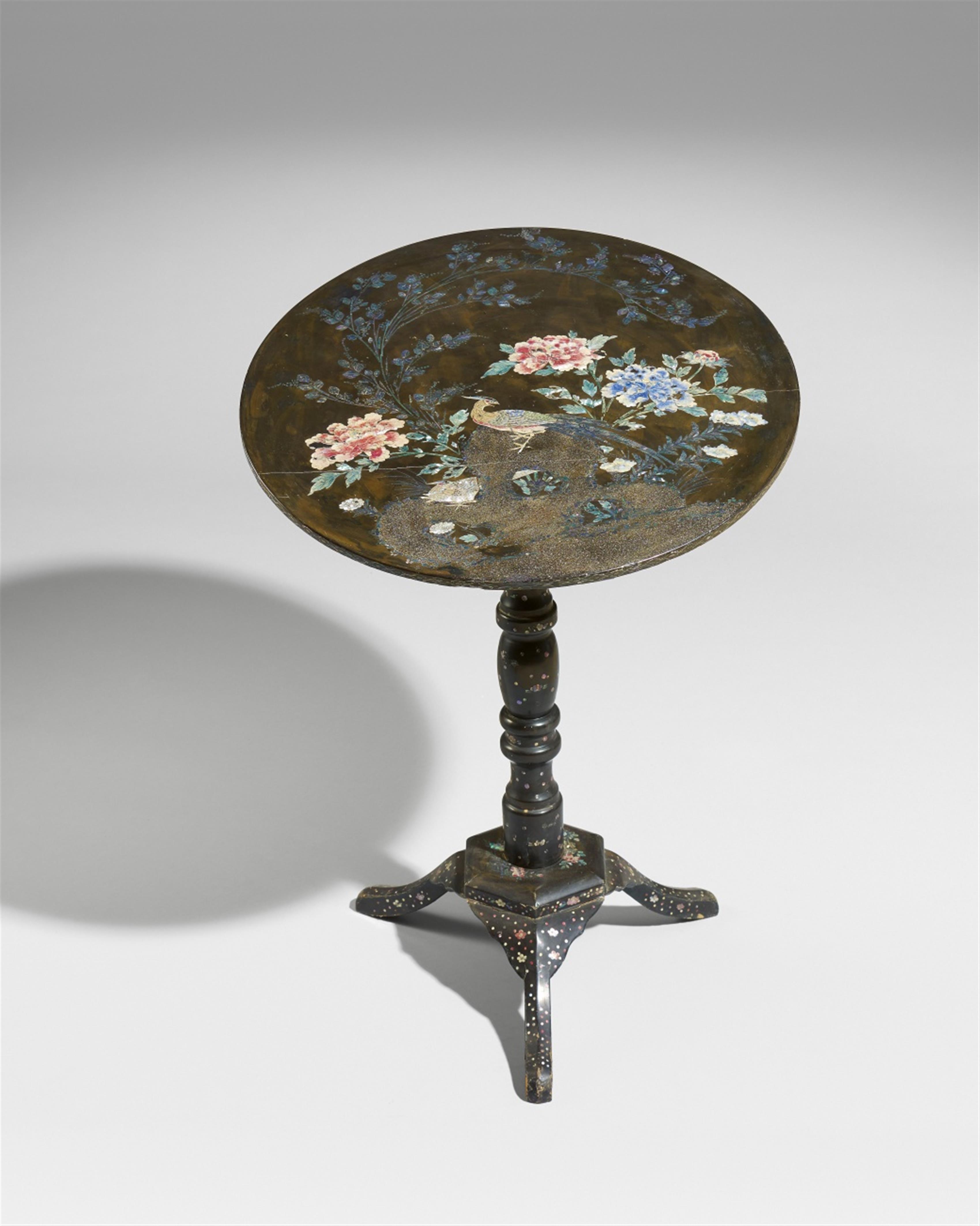 A small Nagasaki black lacquer tripod table. Mid-19th century - image-1