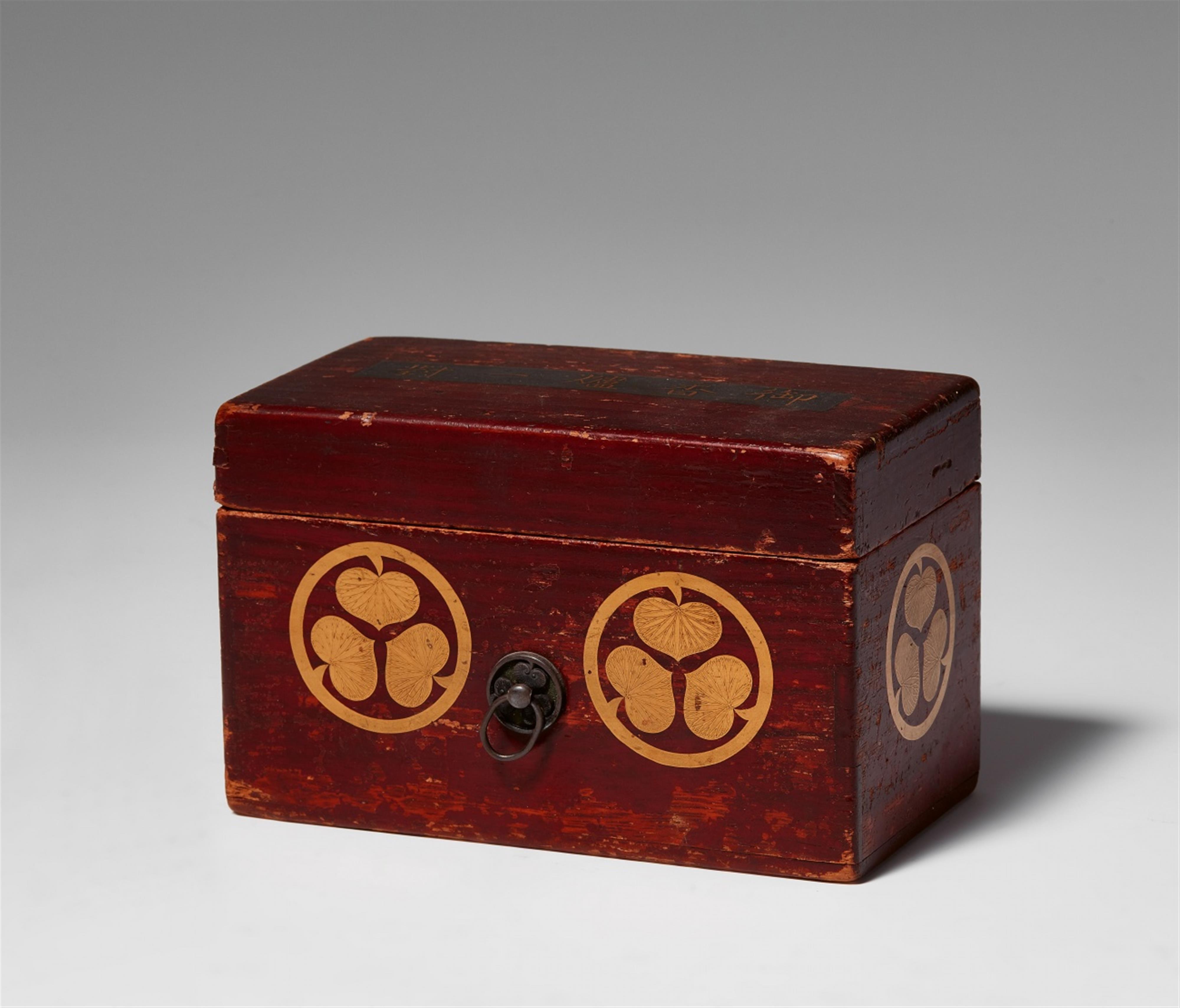 A wooden box. 19th century - image-1