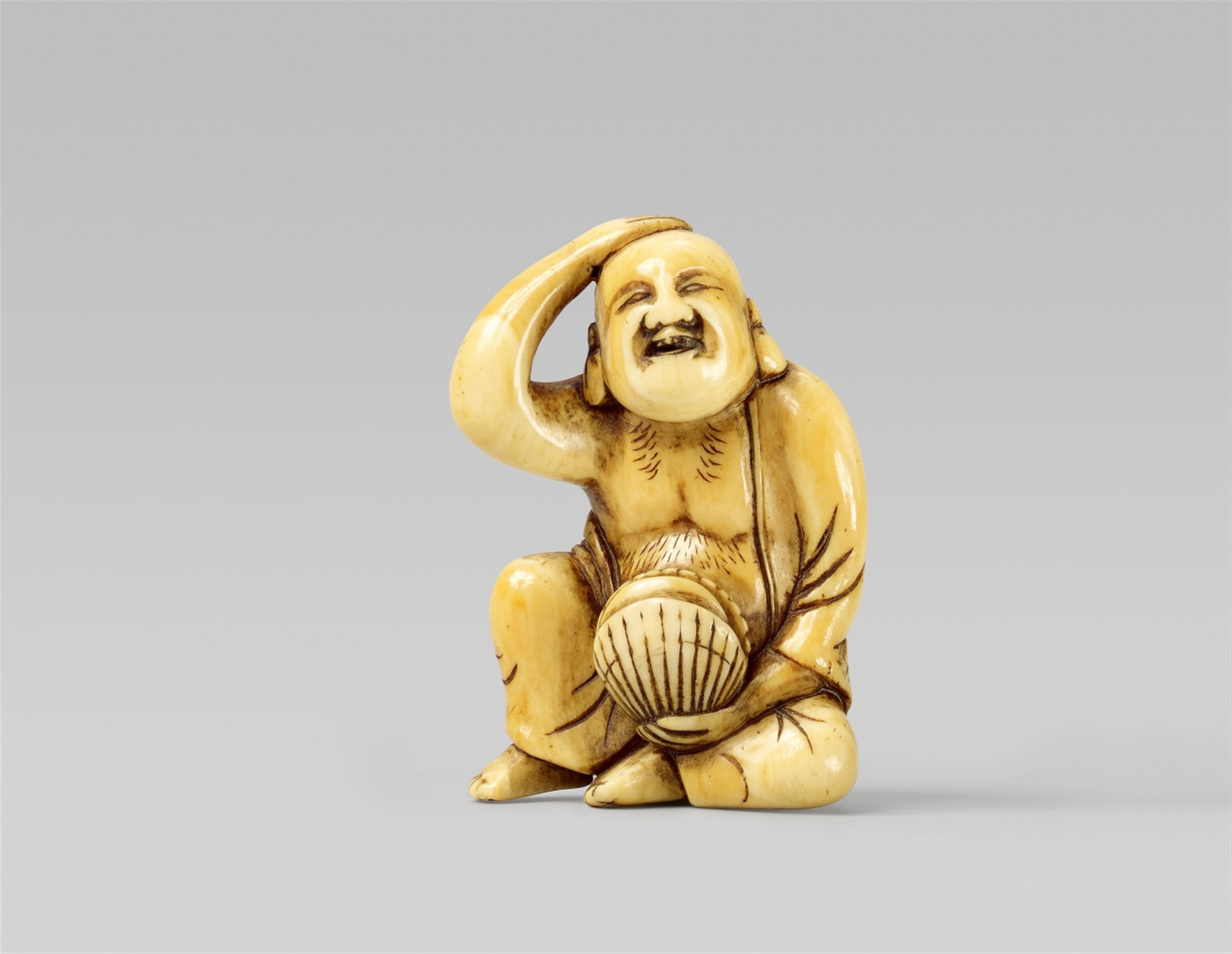 An ivory netsuke of a Hotei. Around 1800 - image-1