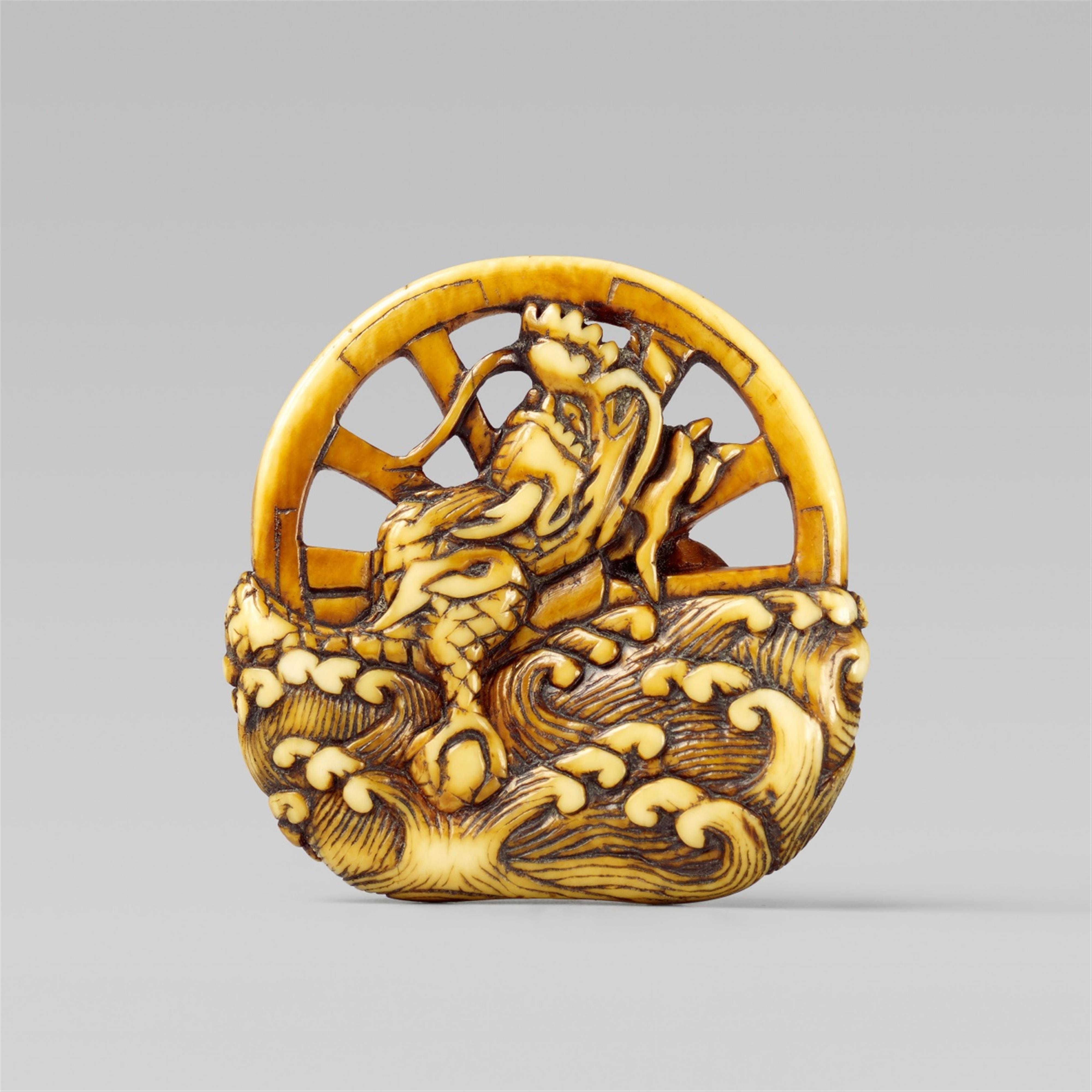 An ivory netsuke of a dragon. 18th century - image-1