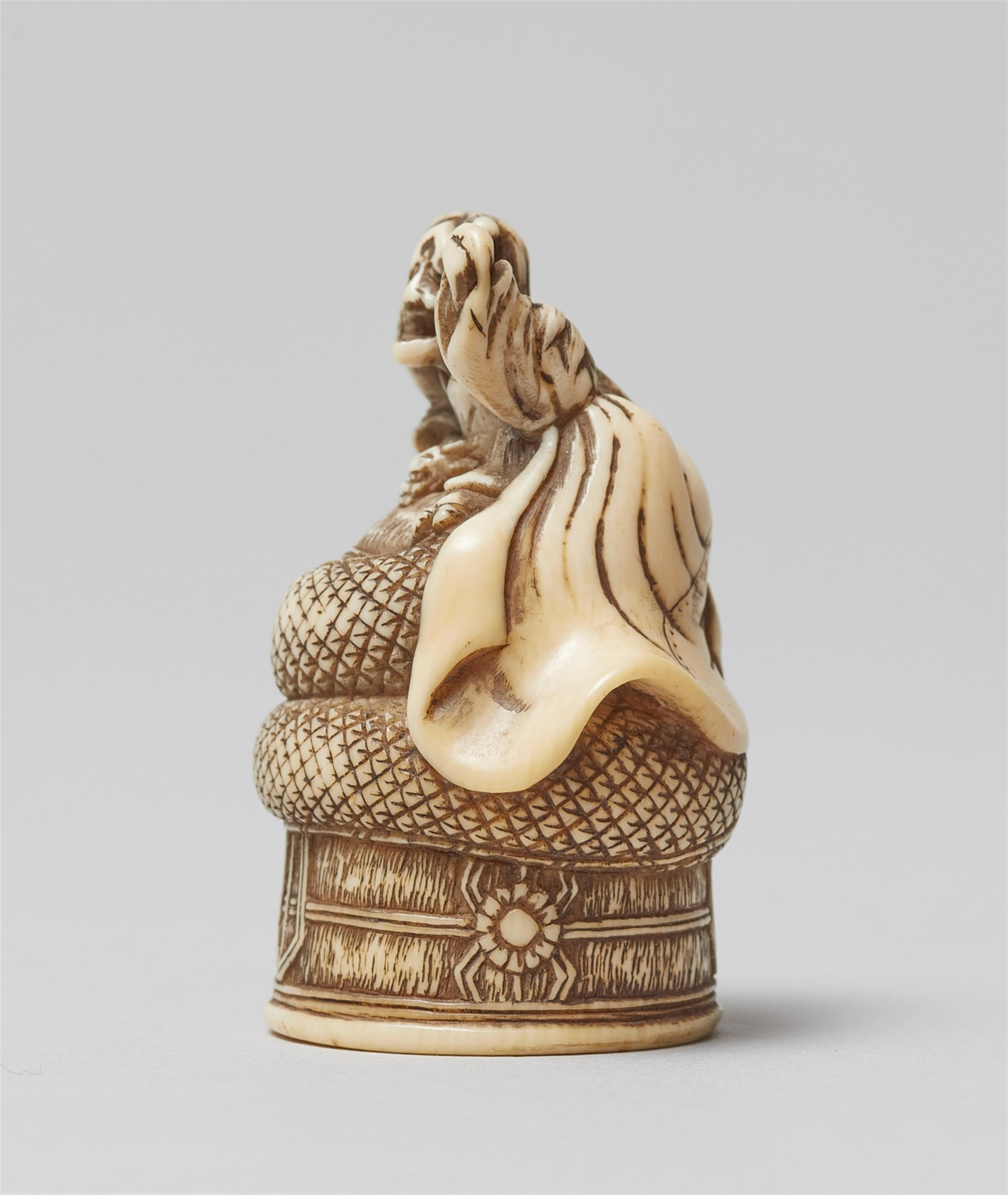 An ivory netsuke of Kiyohime. First half 19th century - image-4