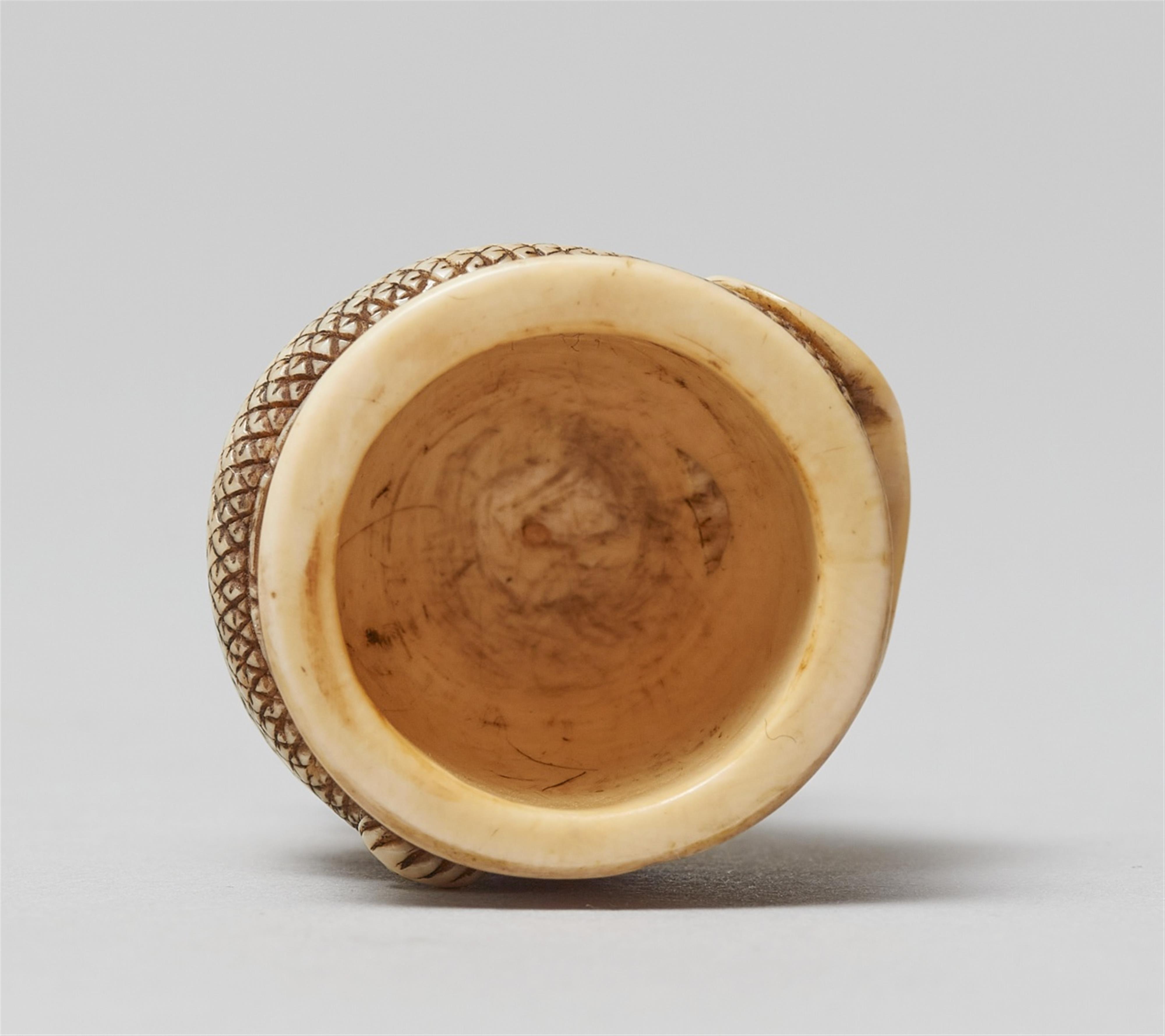 An ivory netsuke of Kiyohime. First half 19th century - image-5