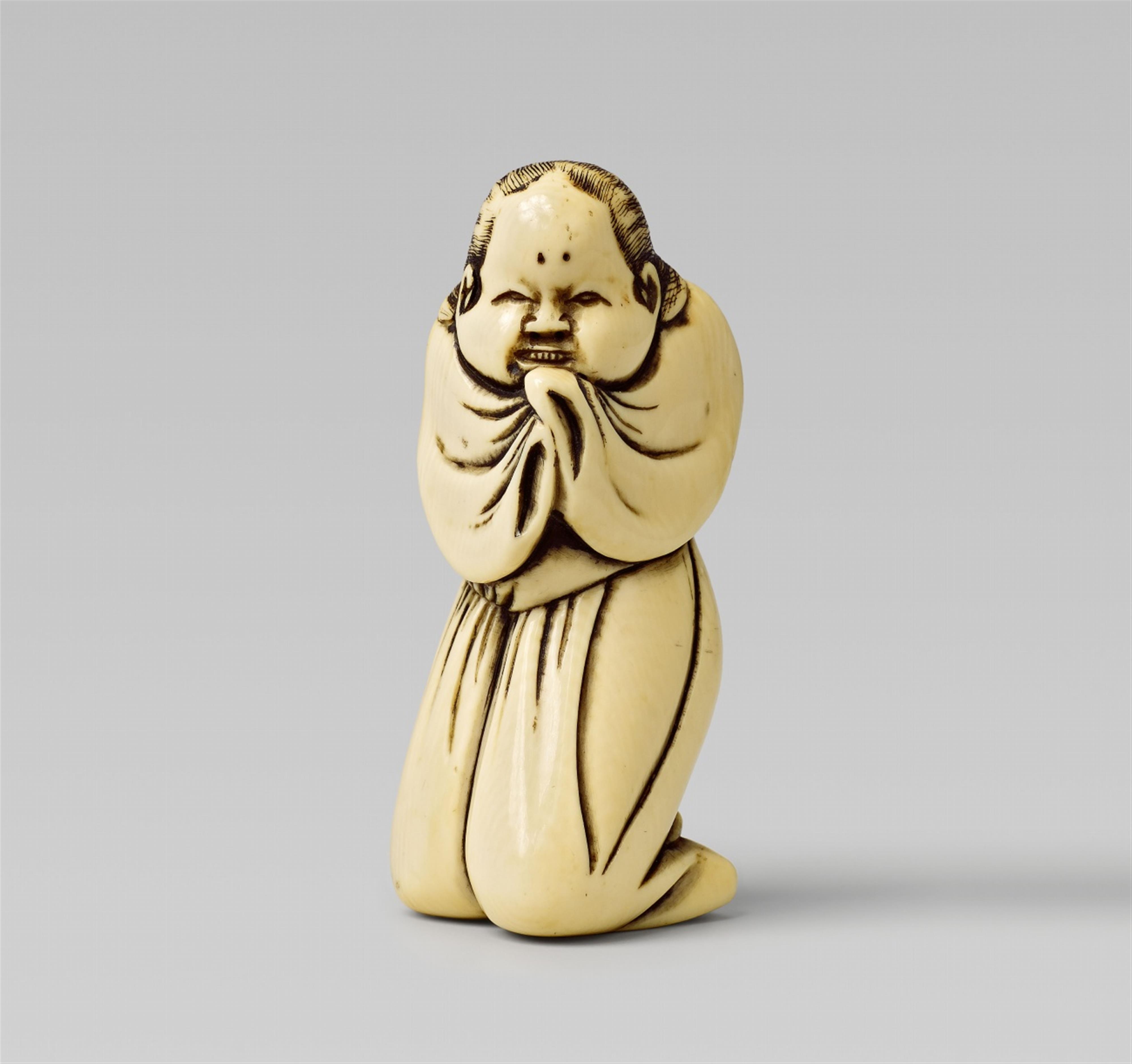 An ivory netsuke of Okame. Around 1800 - image-1