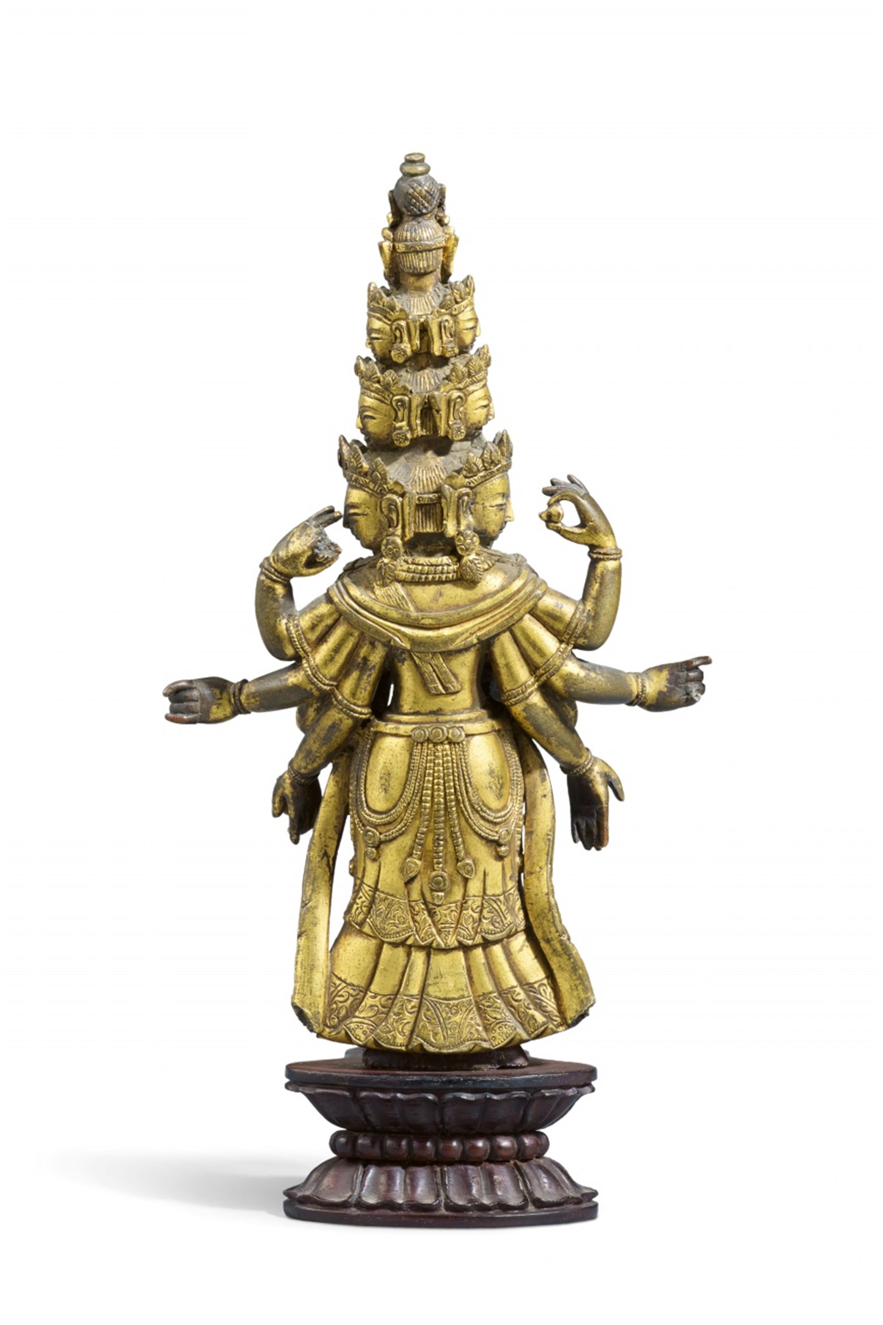 Elfköpfiger Avalokiteshvara. Feuervergoldete Bronze. Tibet. 18. Jh. - image-2