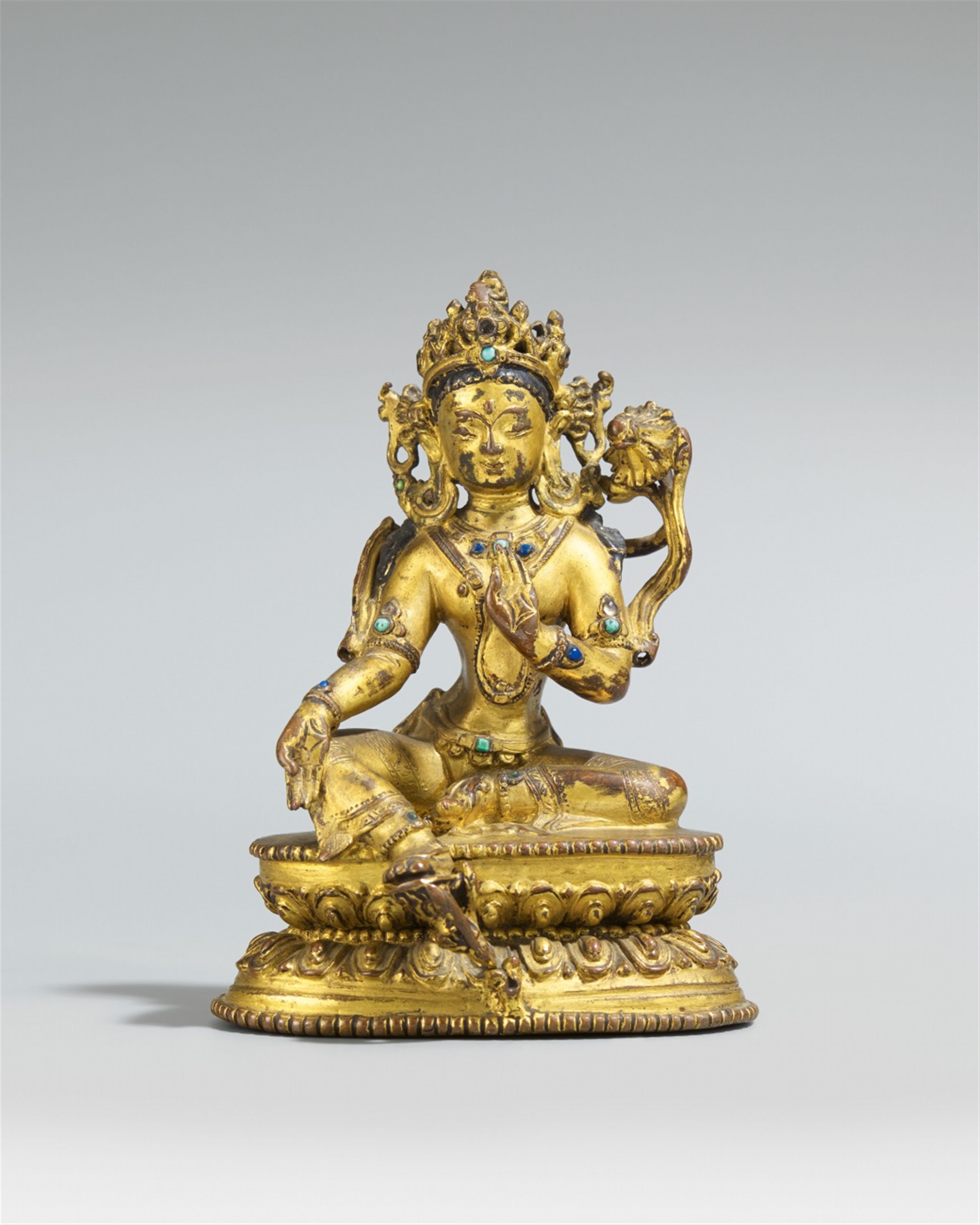 A Tibetan gilt bronze figure of a Green Tara. 17th/18th century - image-1