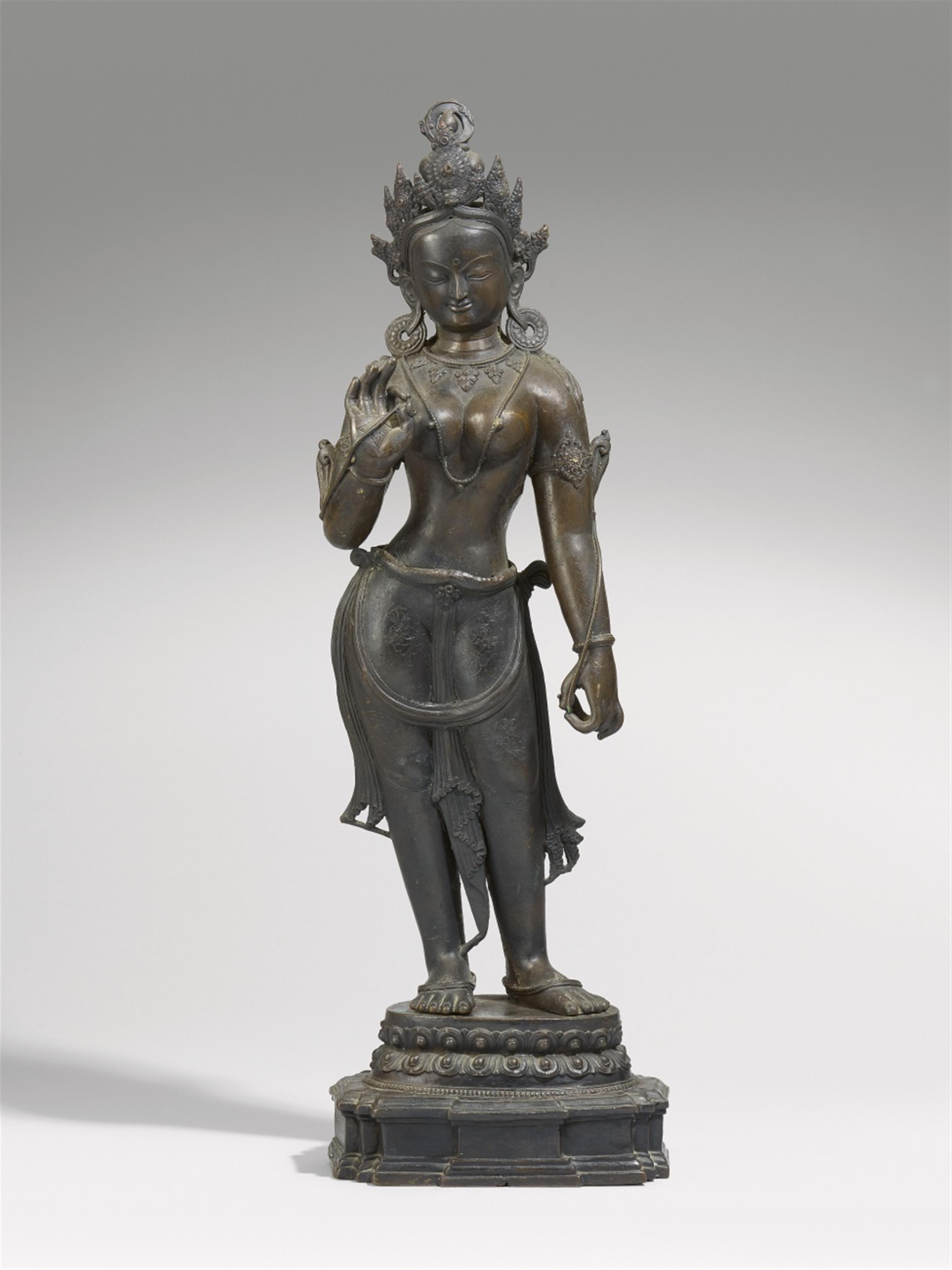 Große Figur der Tara. Bronze. Tibet. Spätes 19./20. Jh. - image-1