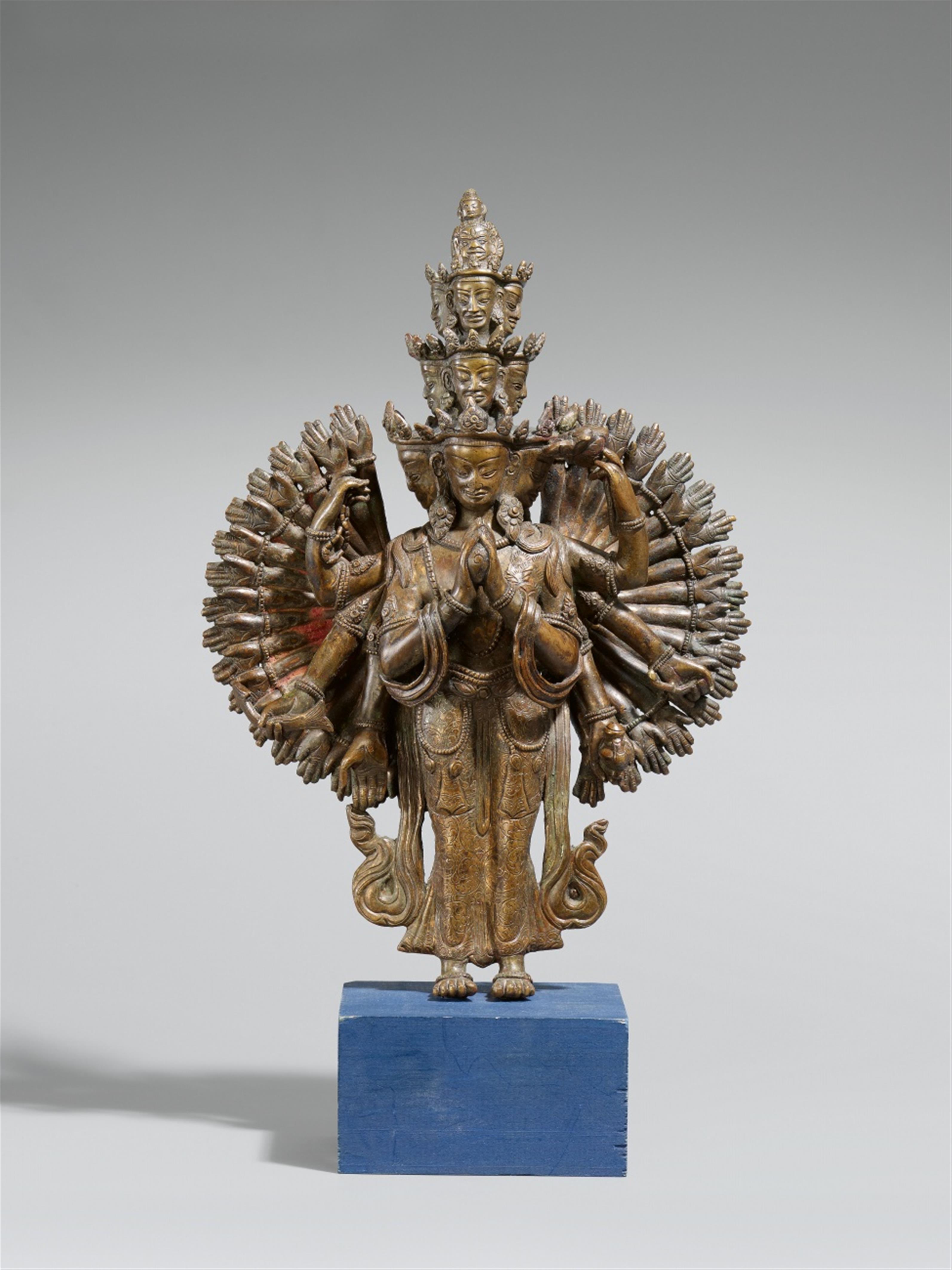 A Nepalese figure of Avalokiteshvara Sahasra-bhuja. Late 19th/early 20th century - image-1