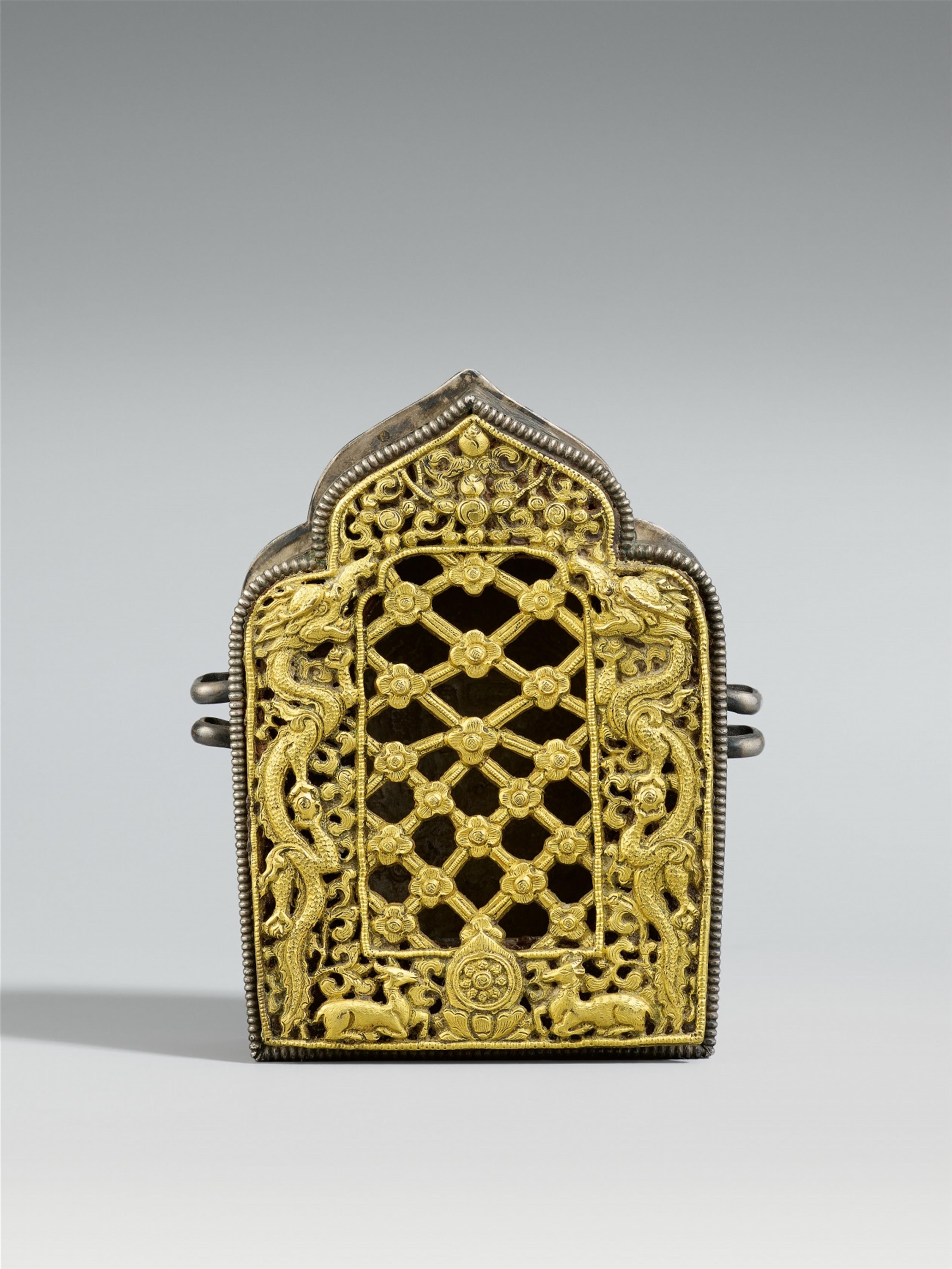 A finely worked Tibetan silver and partially gilt amulet box (ga´u) - image-1