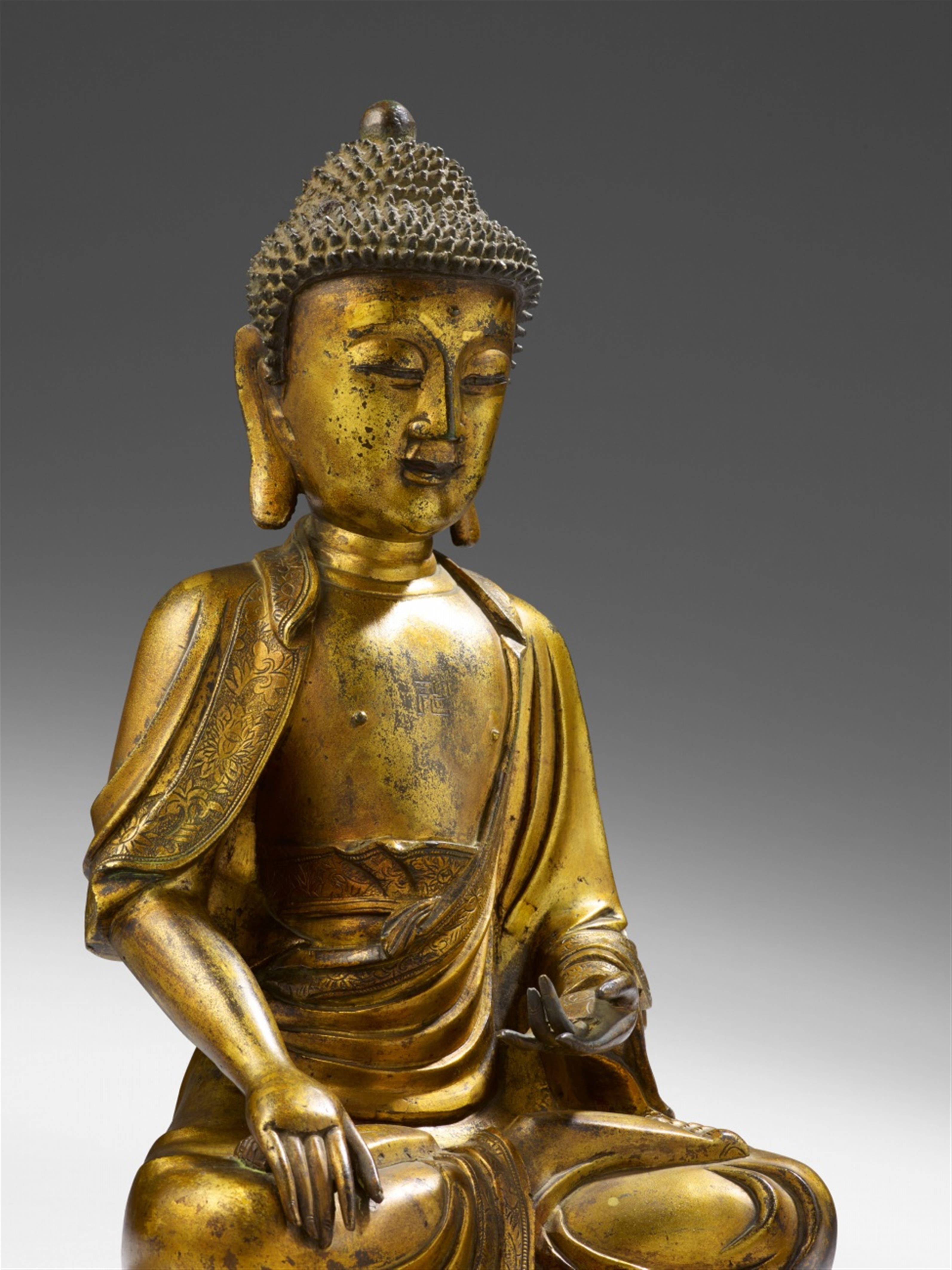 Buddha Shakyamuni. Bronze, vergoldet. 17./18. Jh. - image-2