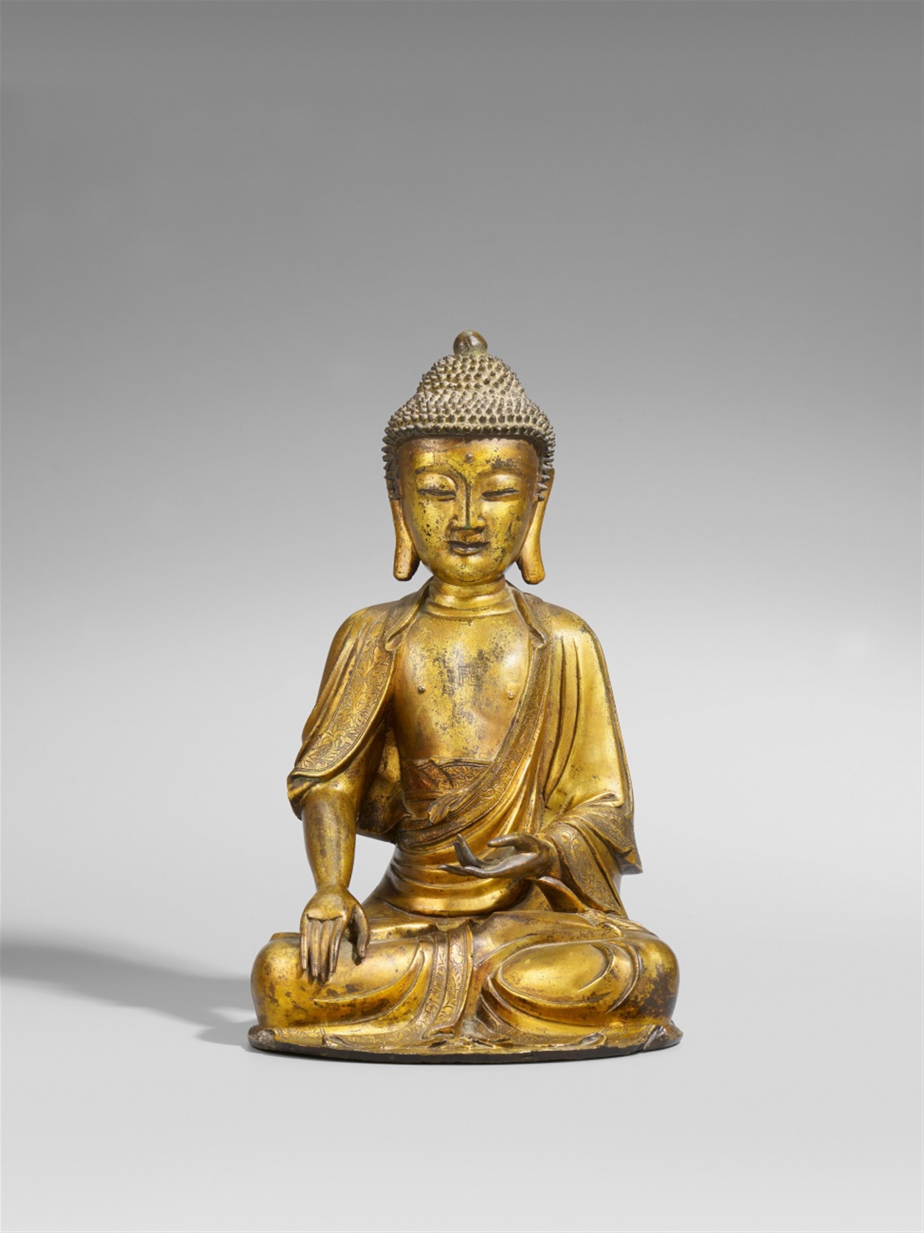 A gilt bronze figure of Buddha Shakyamuni. 17th/18th century - image-1