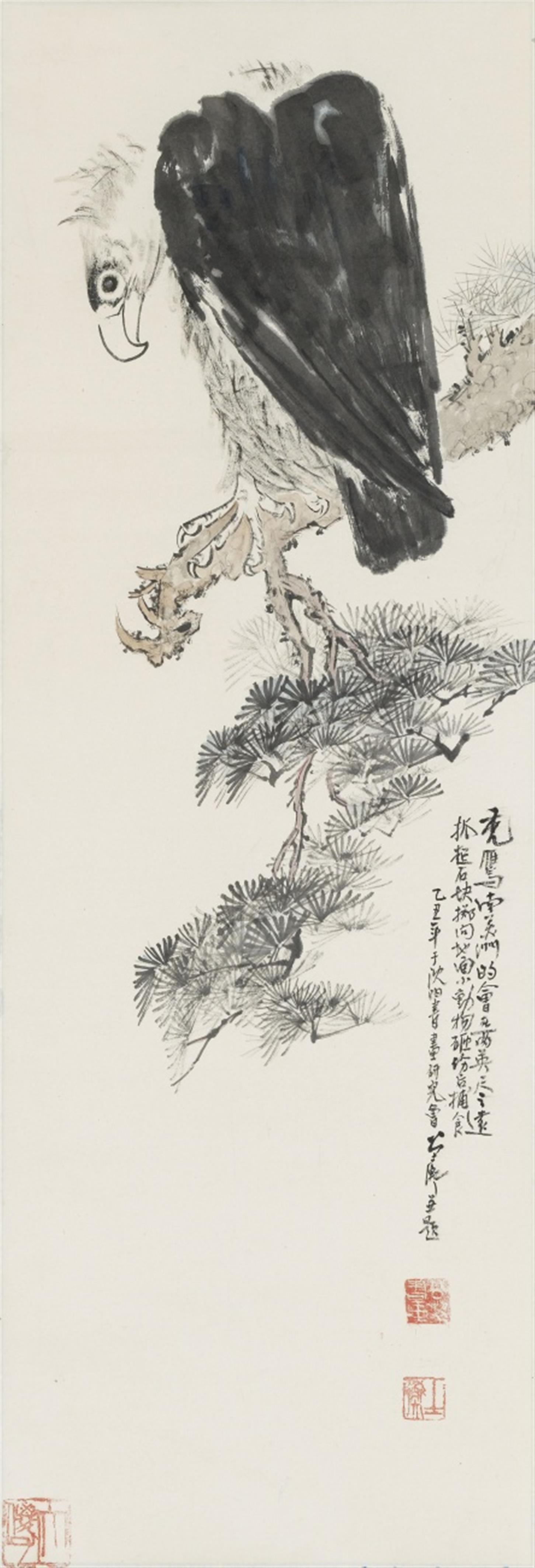 Shen Mingshou . 20th century - A bald eagle on a pine branch. Hanging scroll. Ink and a few colours on paper. Inscription, dated cyclically yichou (1985), signed Shen Mingshou and three seals. - image-1