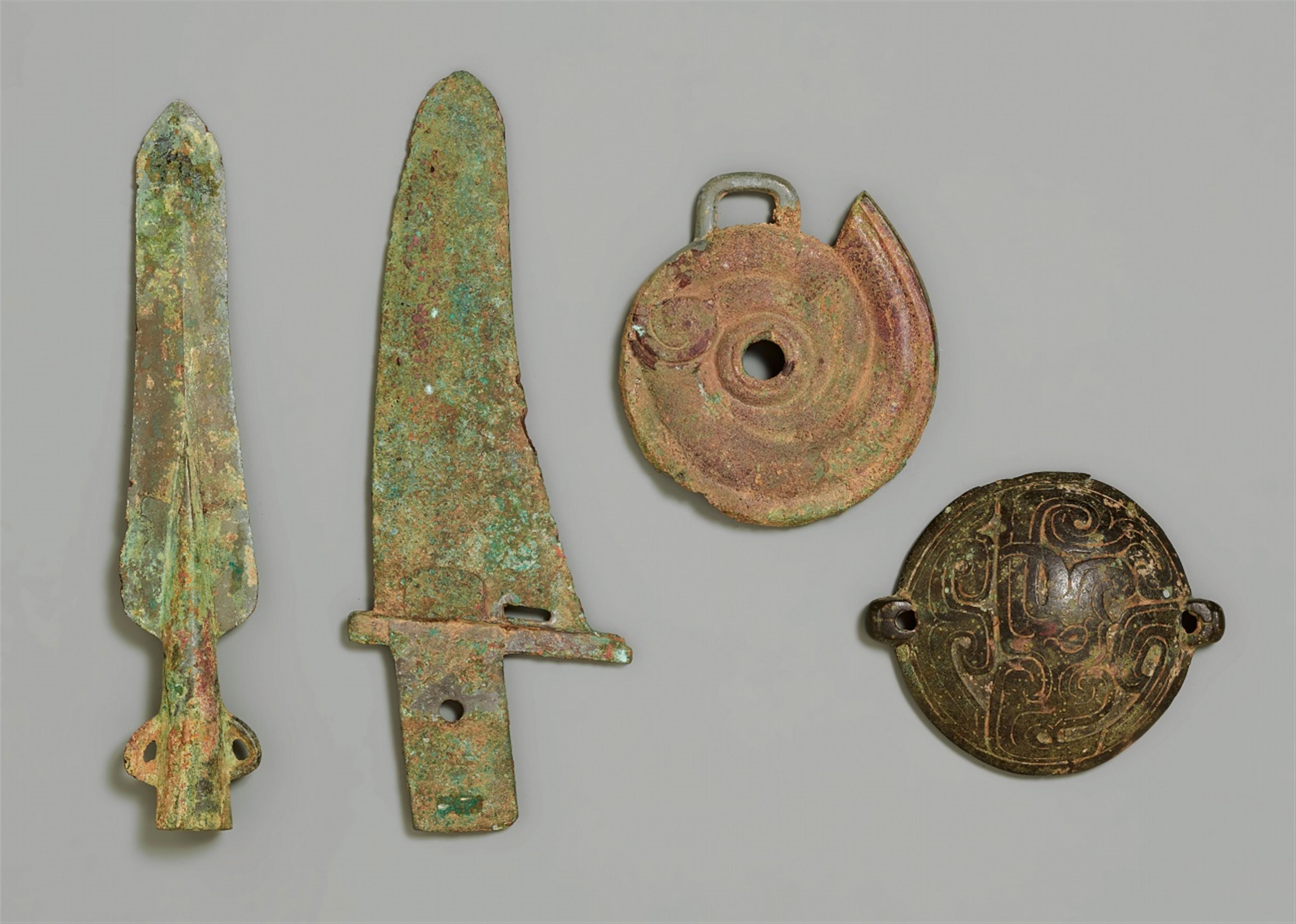 Four archaic bronze objects. Western Zhou dynasty, around 10th/9th century B.C. - image-1