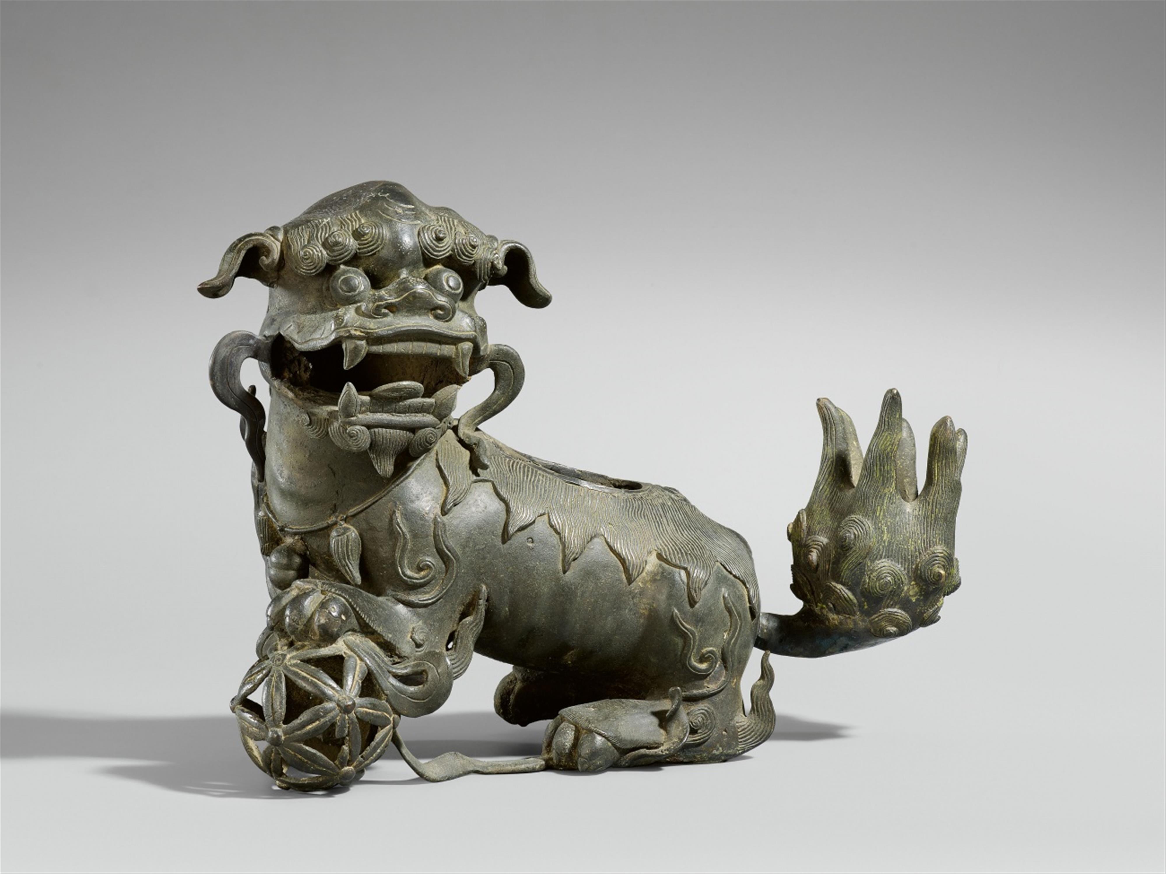 A bronze incense burner in shape of a lion. Qing dynasty - image-1