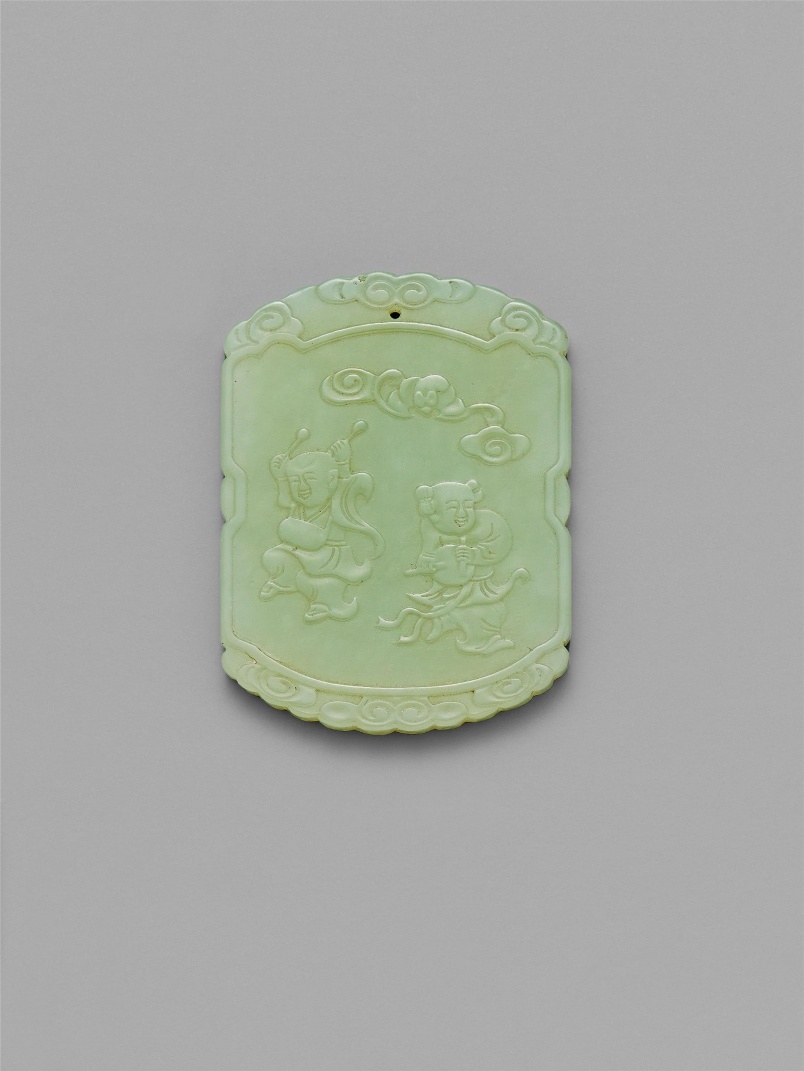 A light green jade pendant. 19th century - image-1