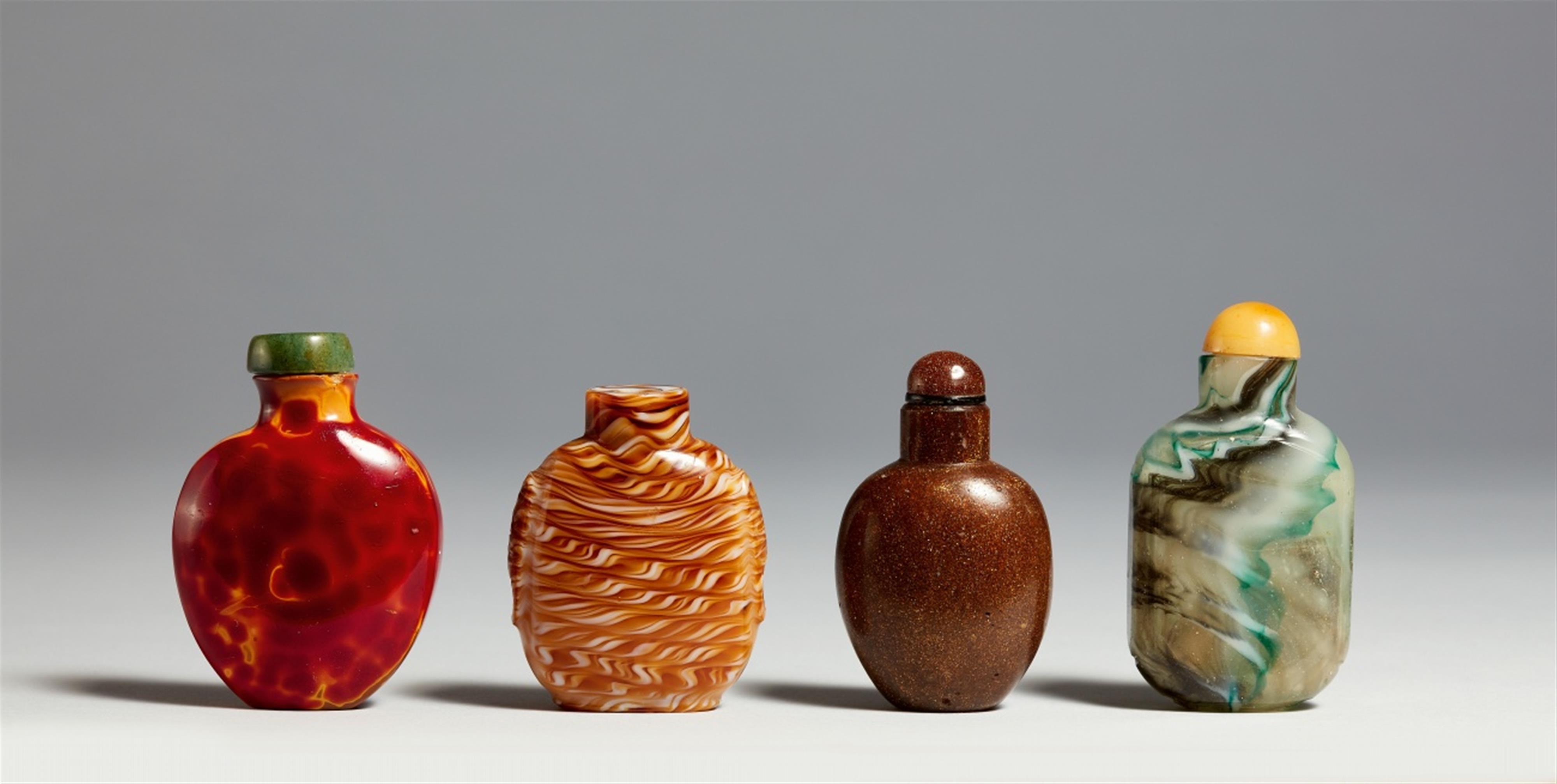 Four glass snuff bottles. 19th/20th century - image-1