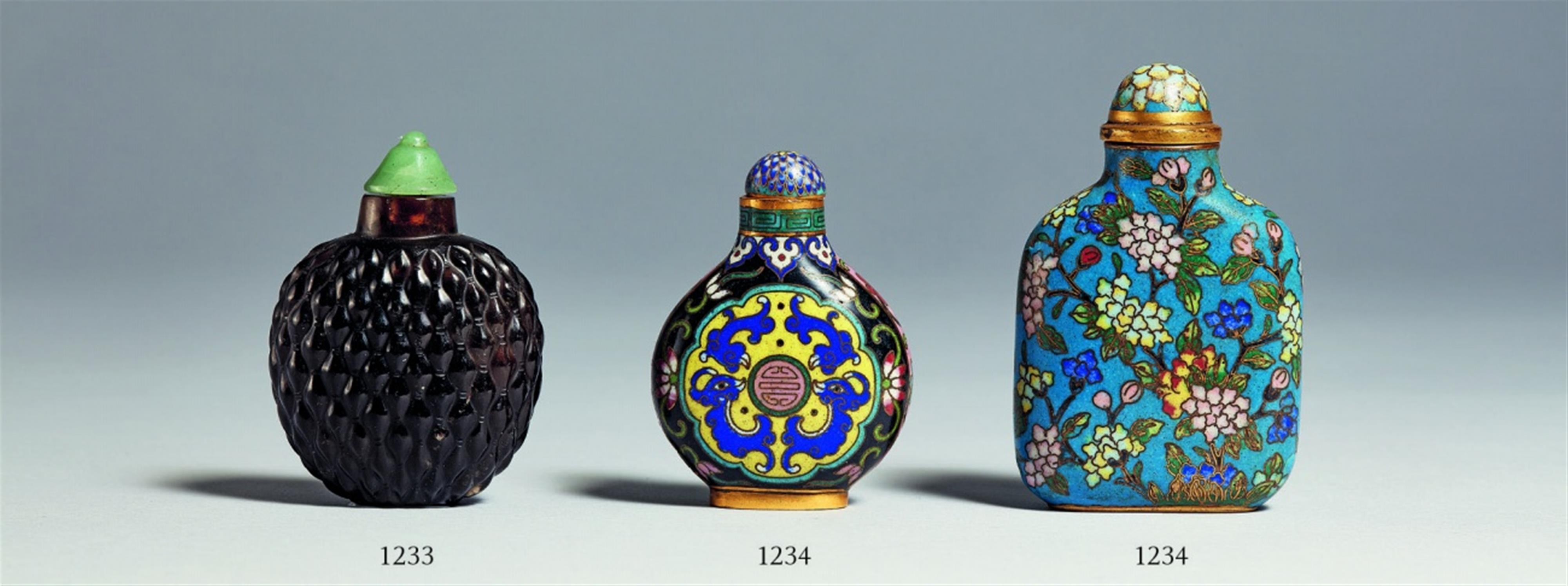 Two cloisonné email snuff bottles. 18th/19th century - image-1