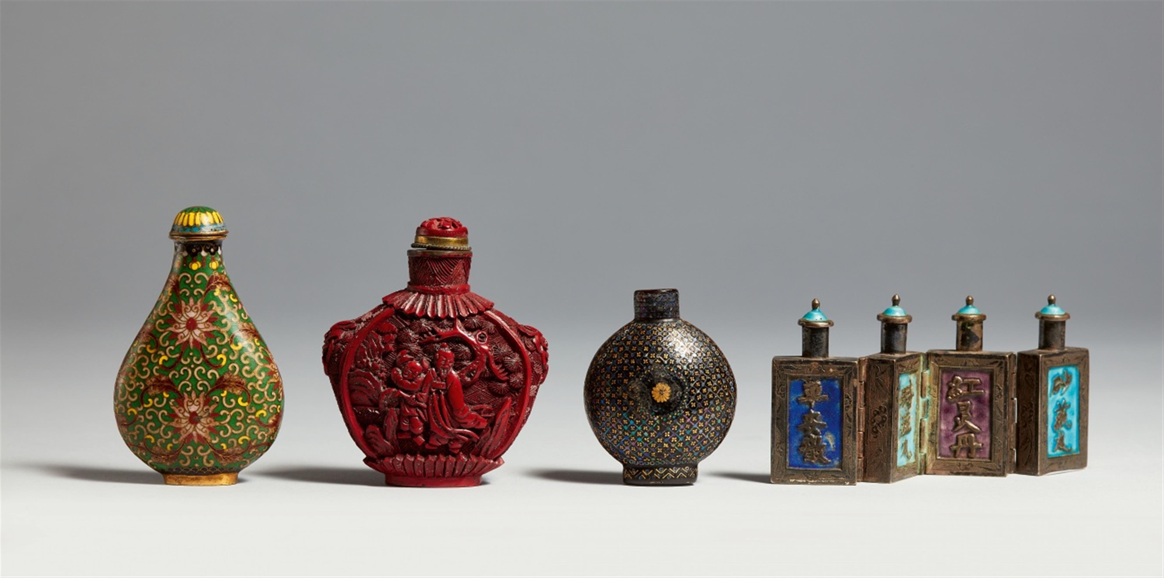 Four snuff bottles. 19th/20th century - image-1