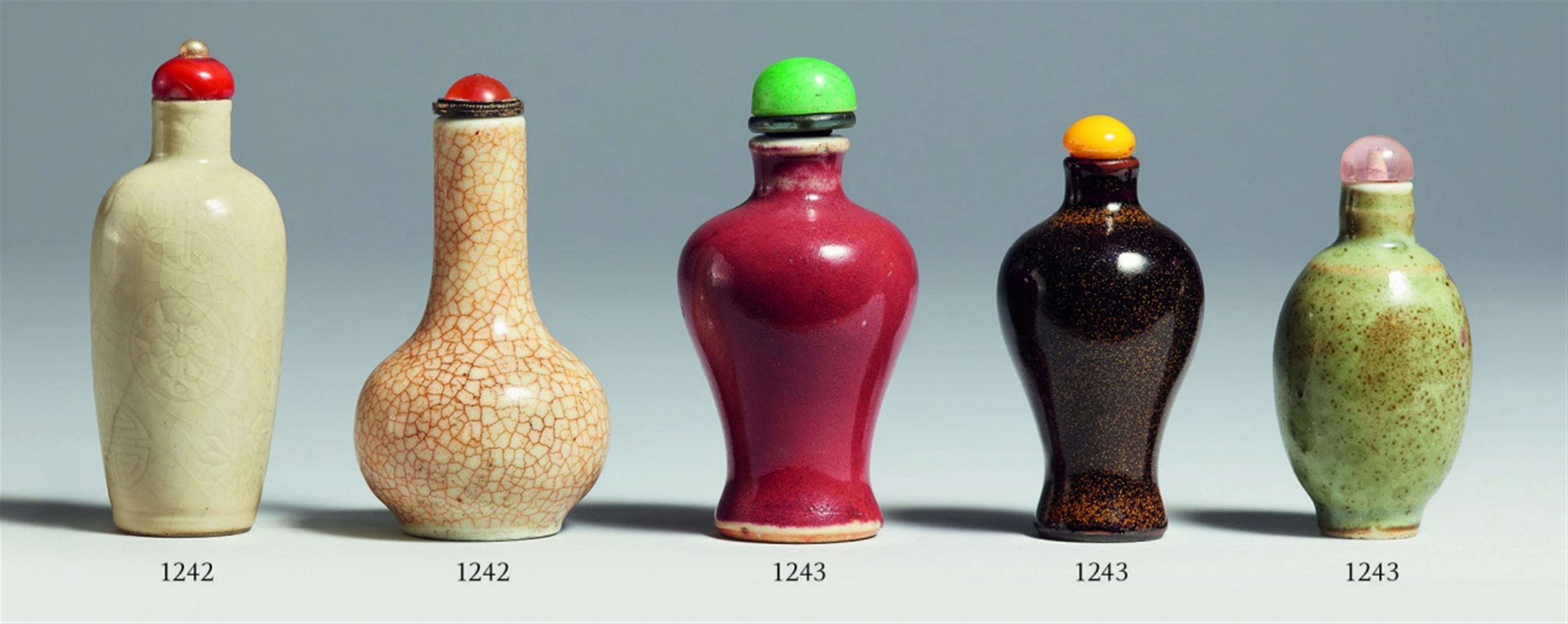 Zwei snuff bottle. Porzellan. 19. Jh. - image-1