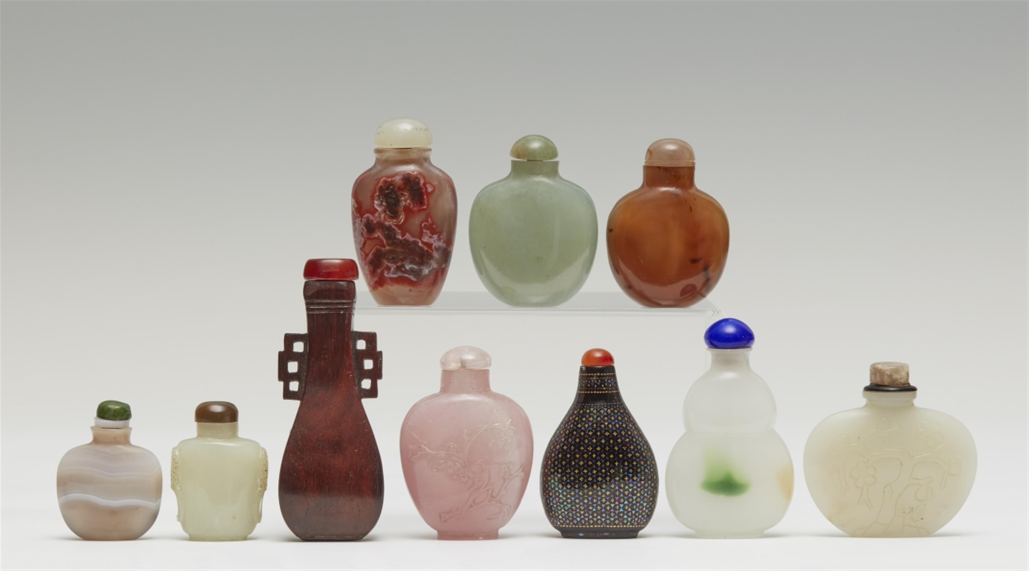 Ten snuff bottles of various materials - image-1