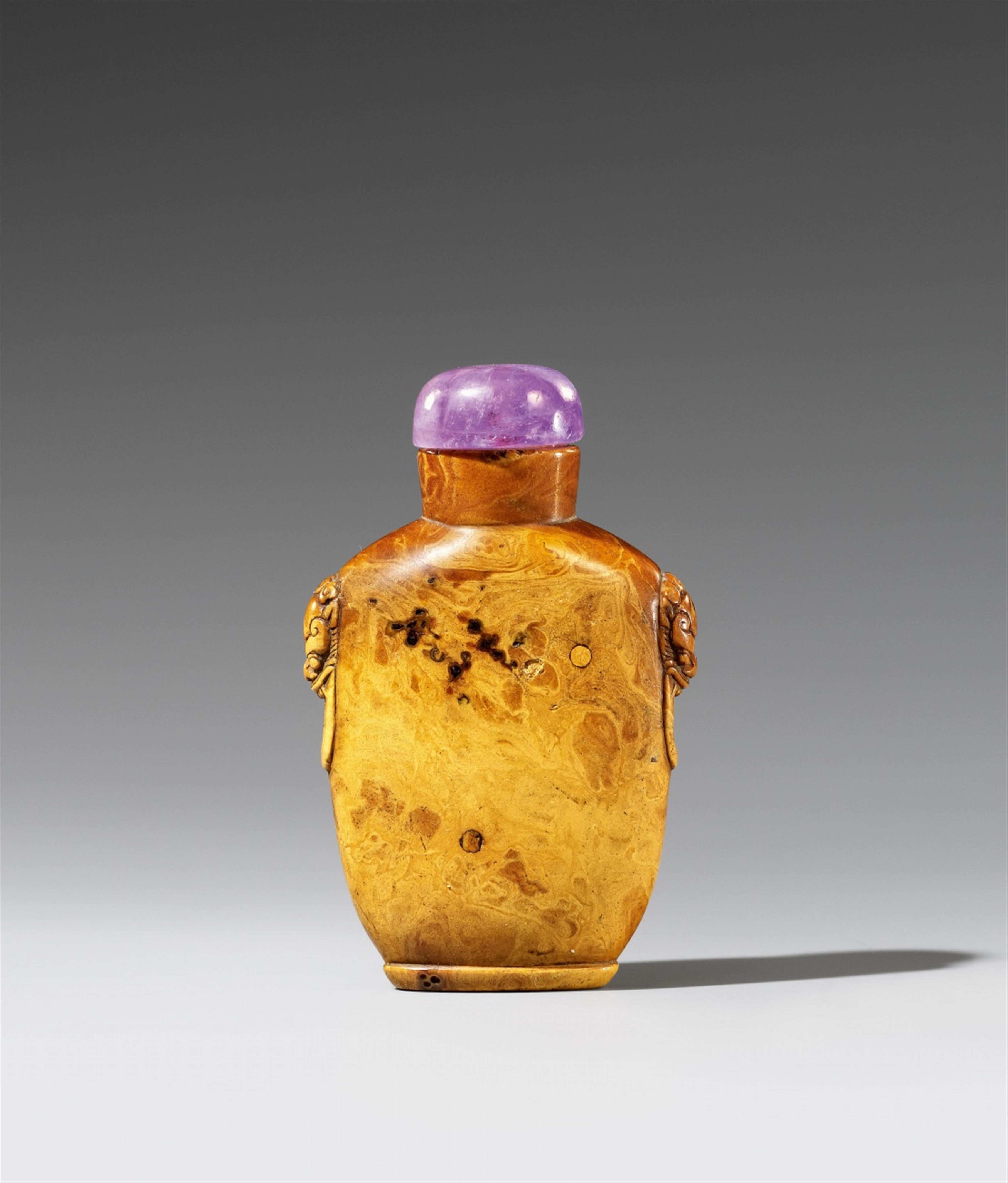 A burlwood snuff bottle. 18th/19th century - image-1