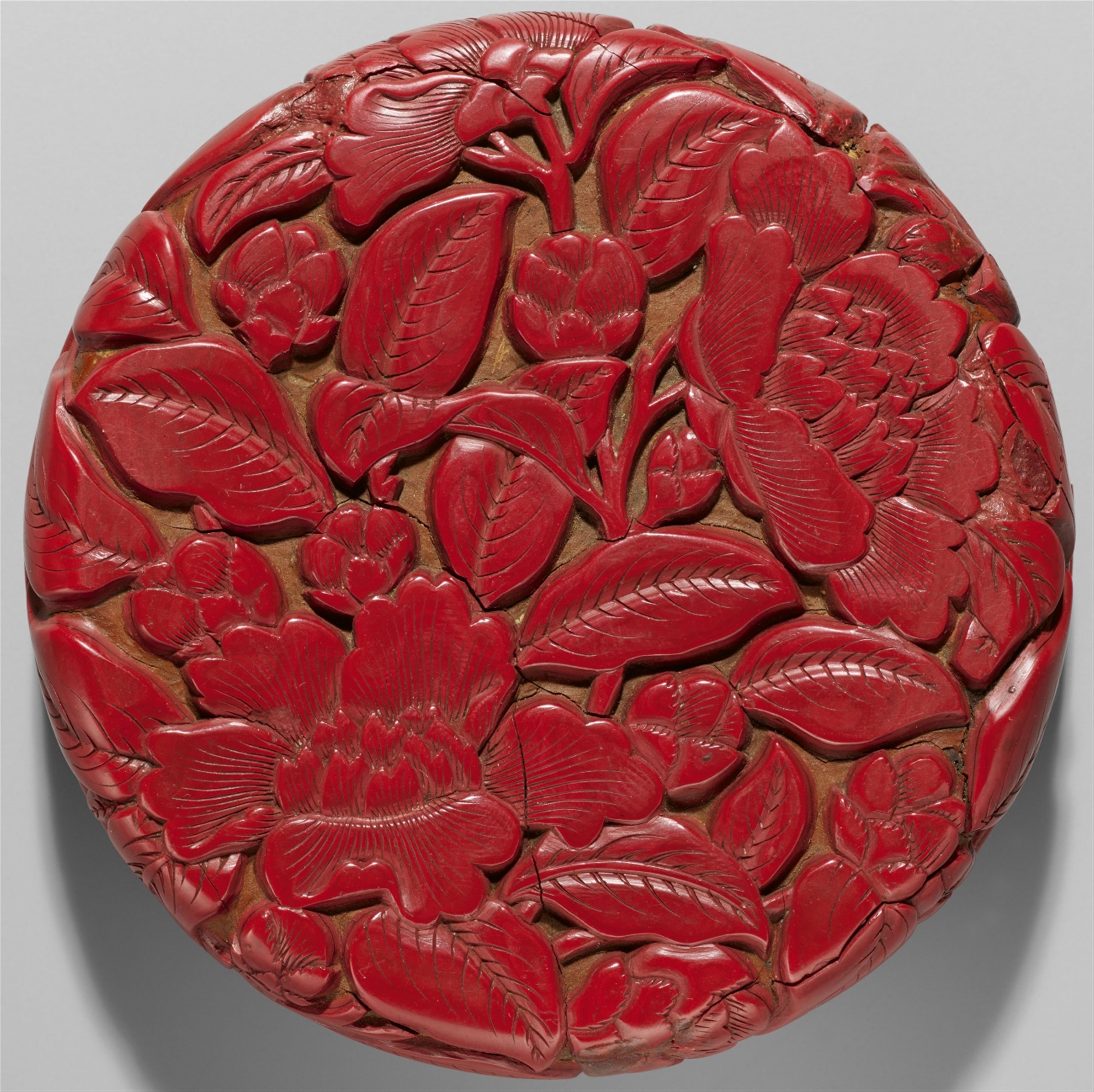 A small, round, red lacquer 'camellia' box. Early Ming dynasty - image-2