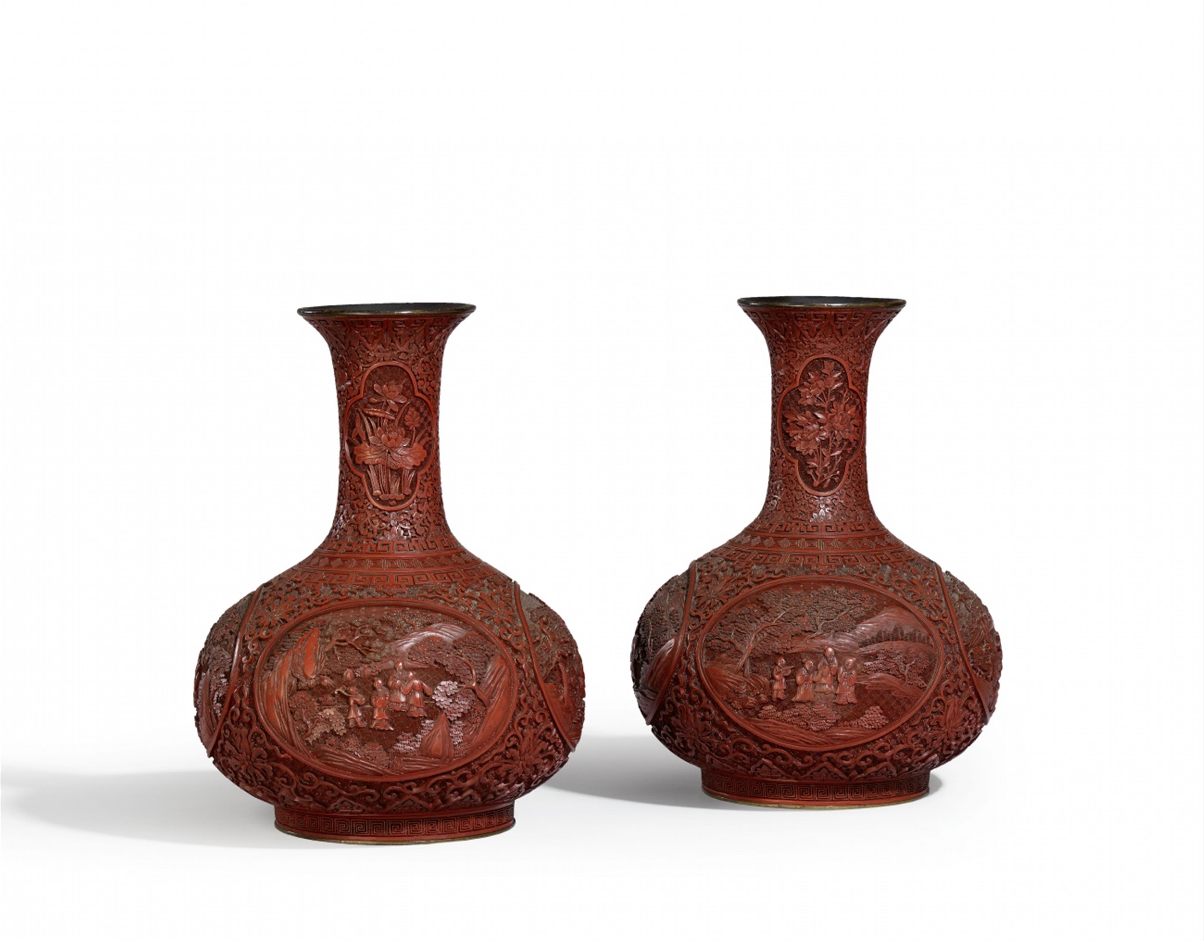 A pair of carved red lacquer vases. 18th/19th century - image-1