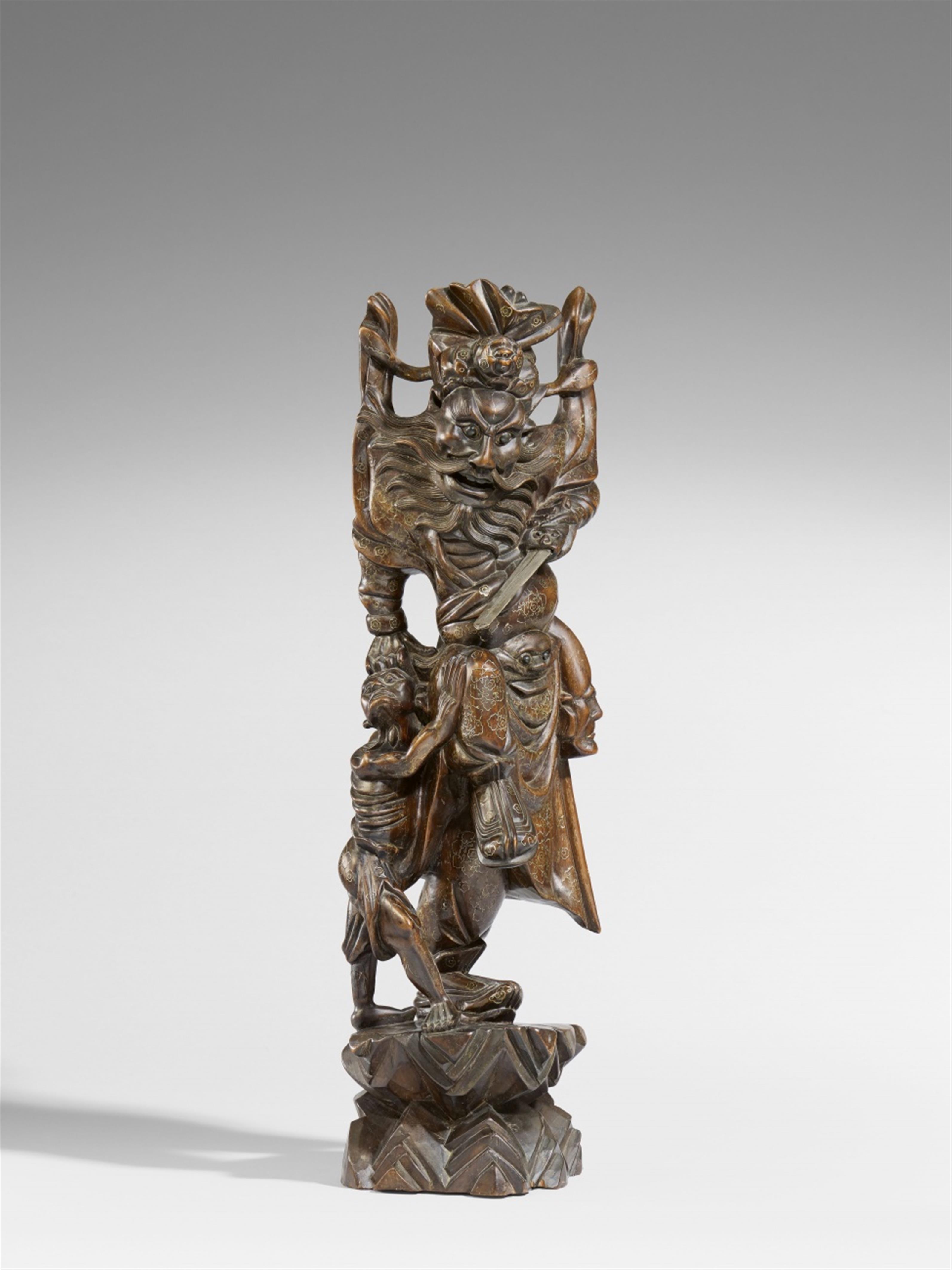 A wood figure of Zhong Kui. Early 20th century - image-1