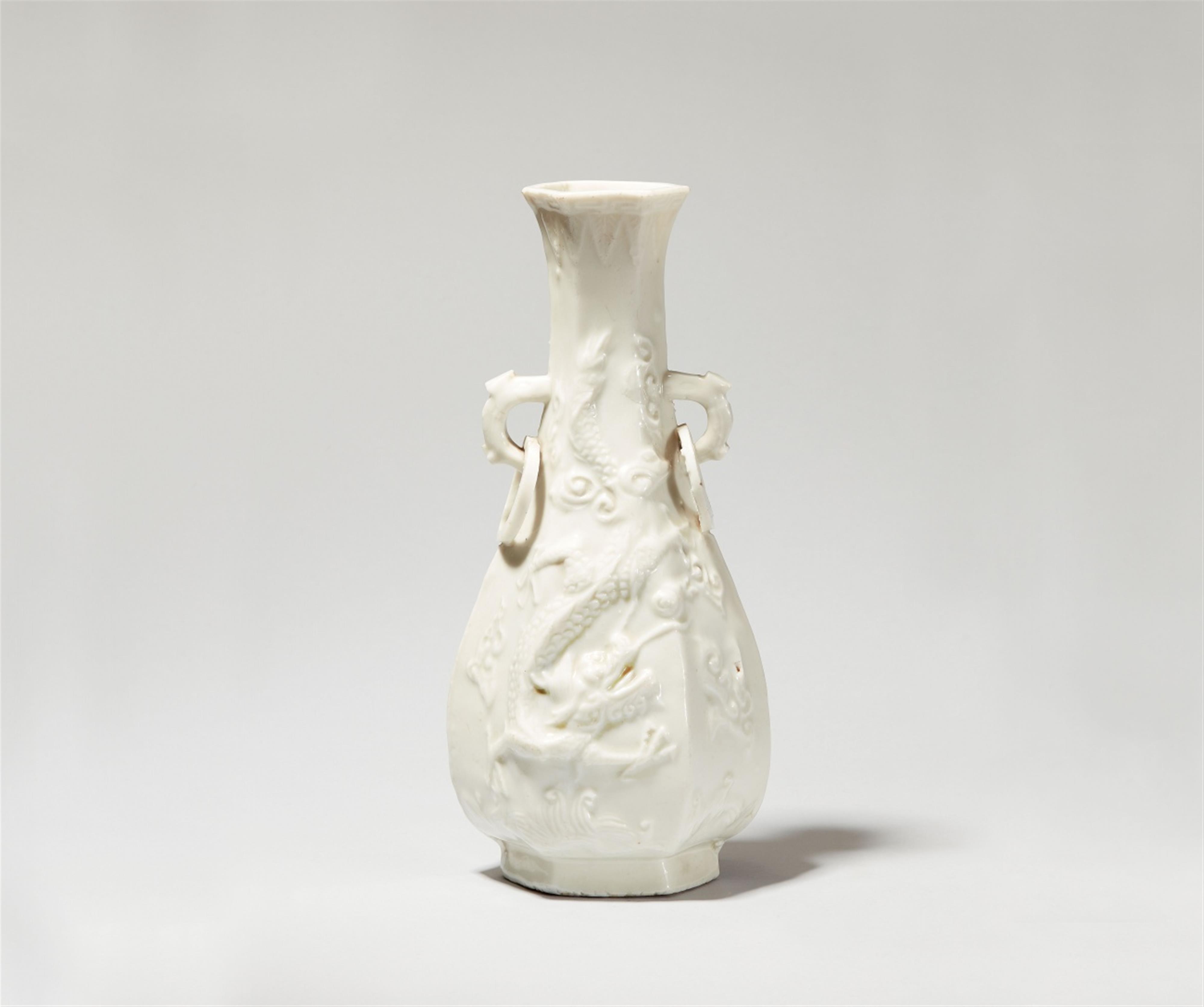 A blanc de Chine vase. Dehua. 18th/19th century - image-1