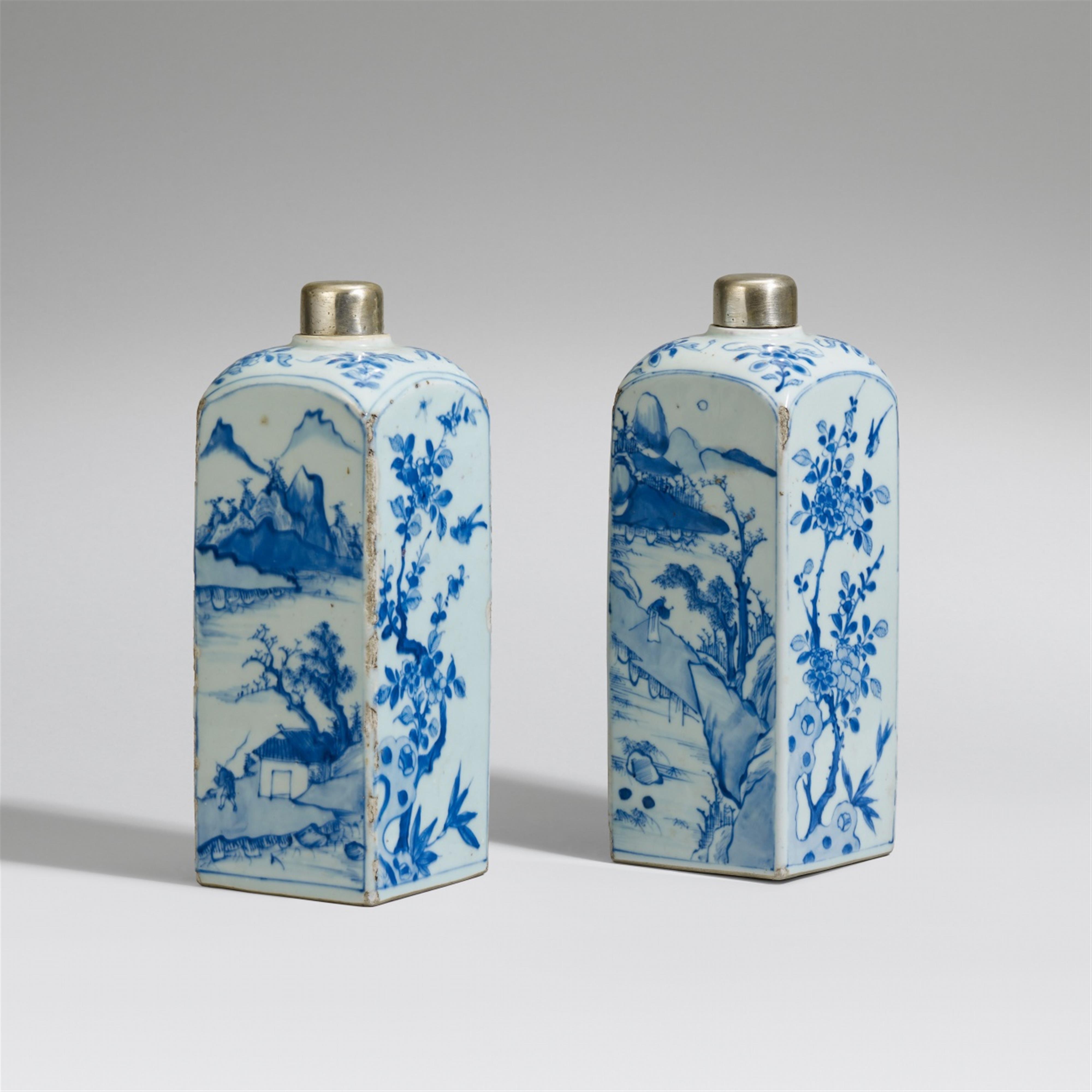 Two blue and white gin bottles. Late Ming dynasty - image-1