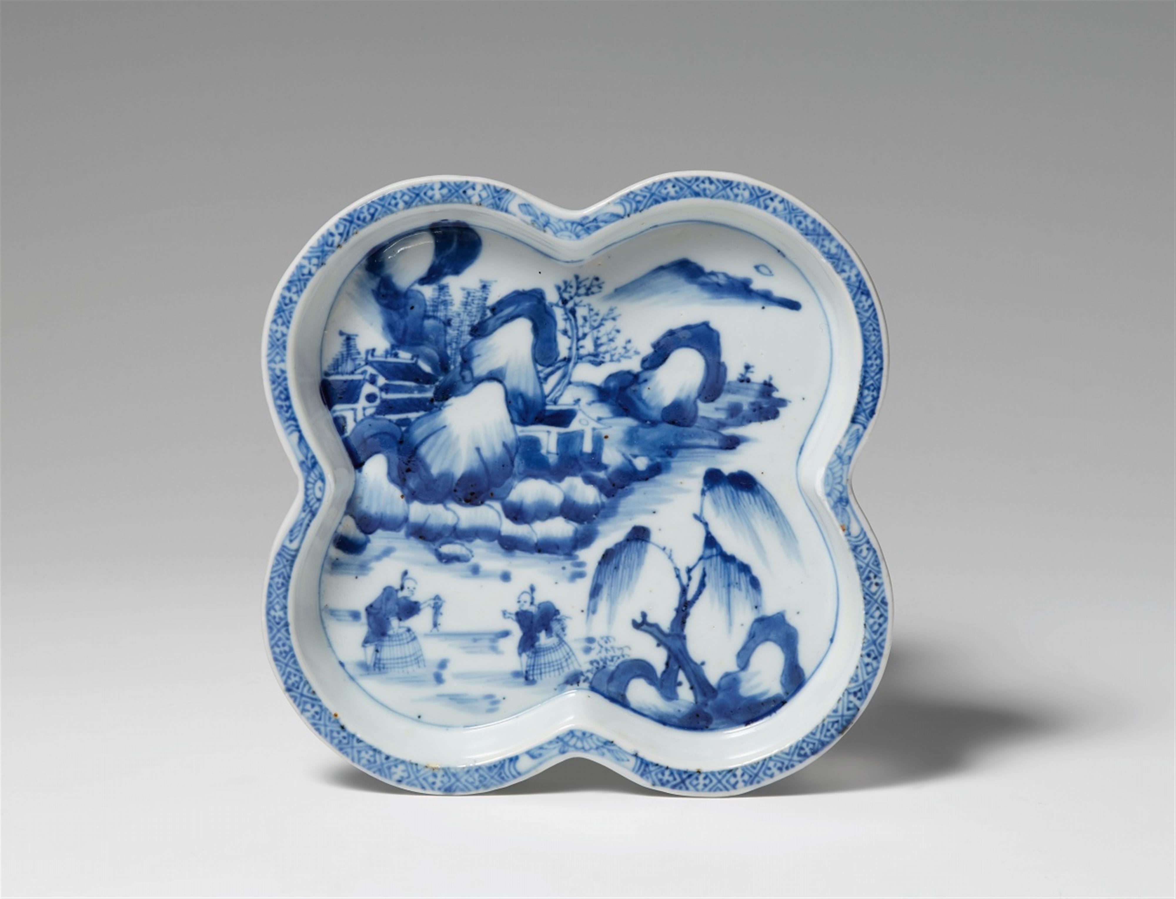 A blue and white lobed dish. First half 18th century - image-1