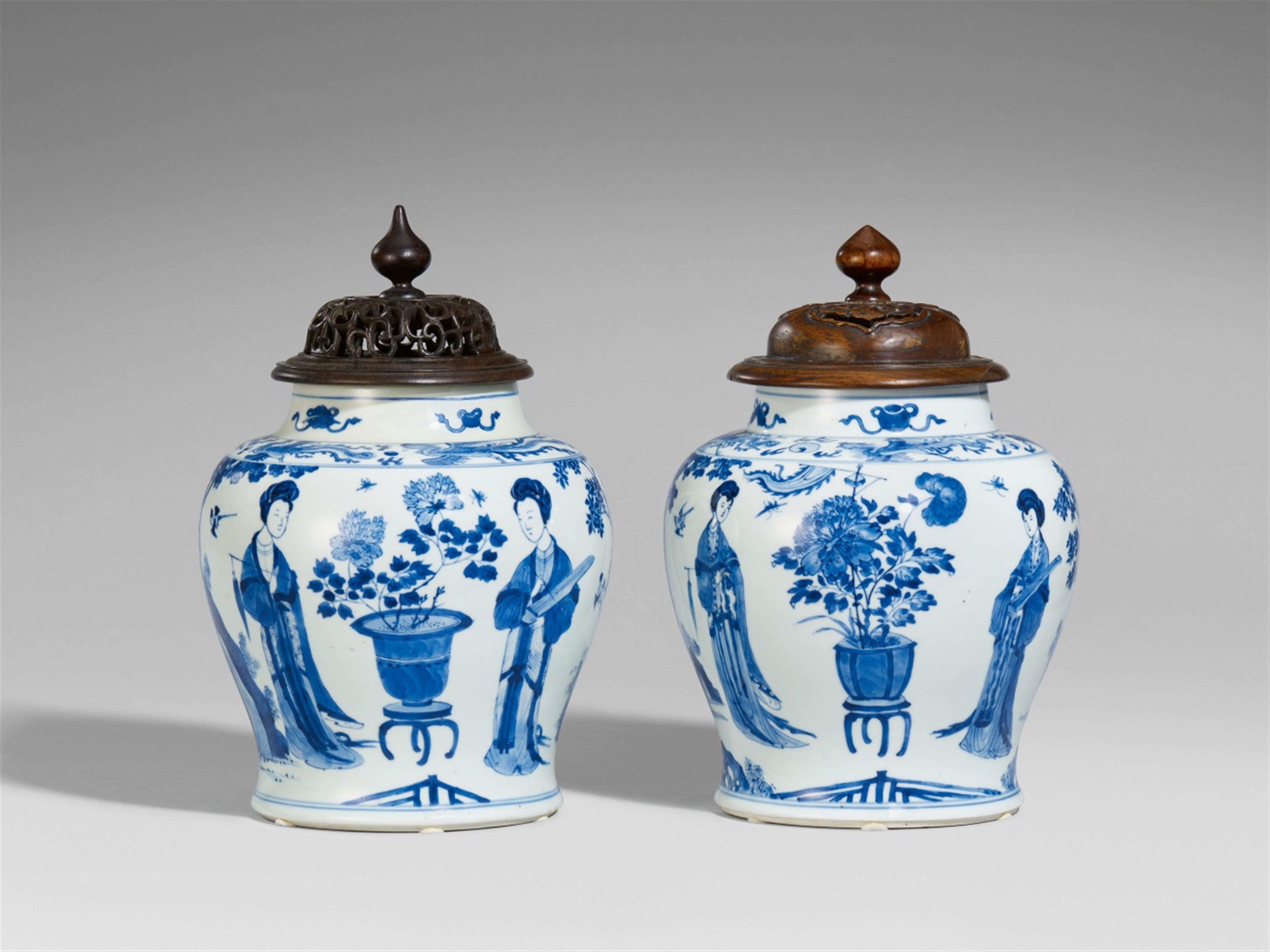 Two blue and white baluster-shaped vases. Guangxu period (1874-1908) - image-1