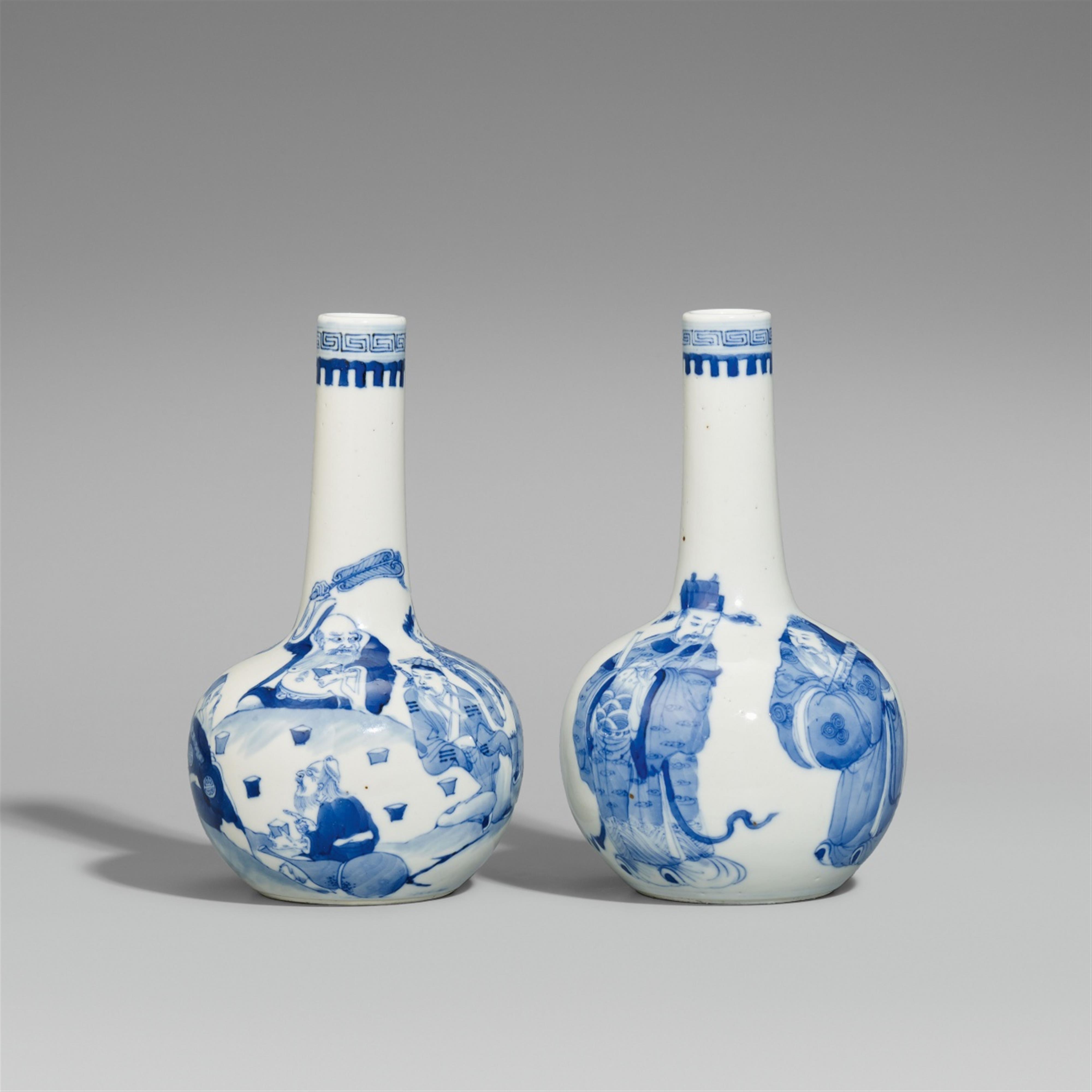 Zwei blau-weiße Flaschenvasen. Guangxu-Periode (1874-1908) - image-1