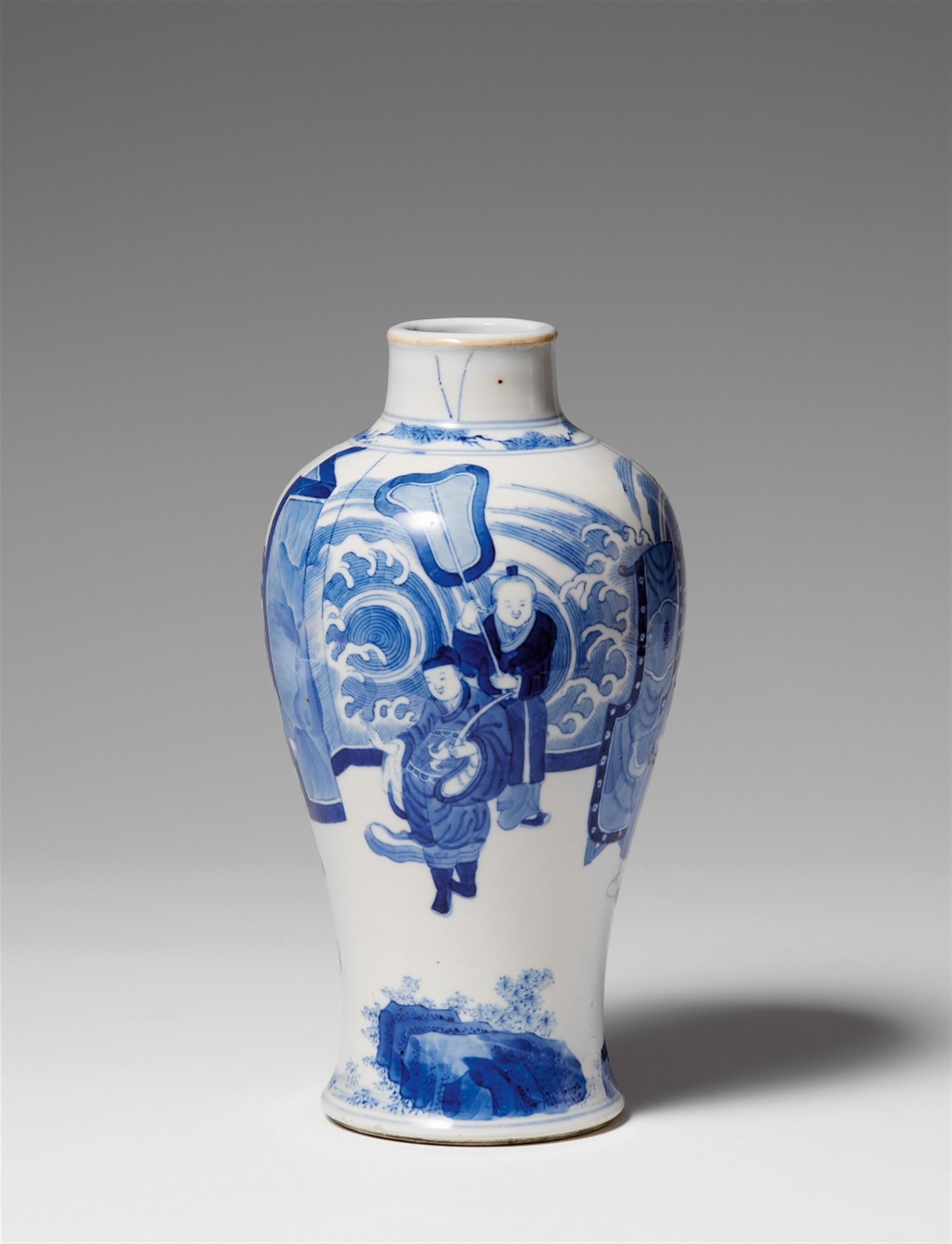 A blue and white baluster-shaped vase. 19th century - image-1