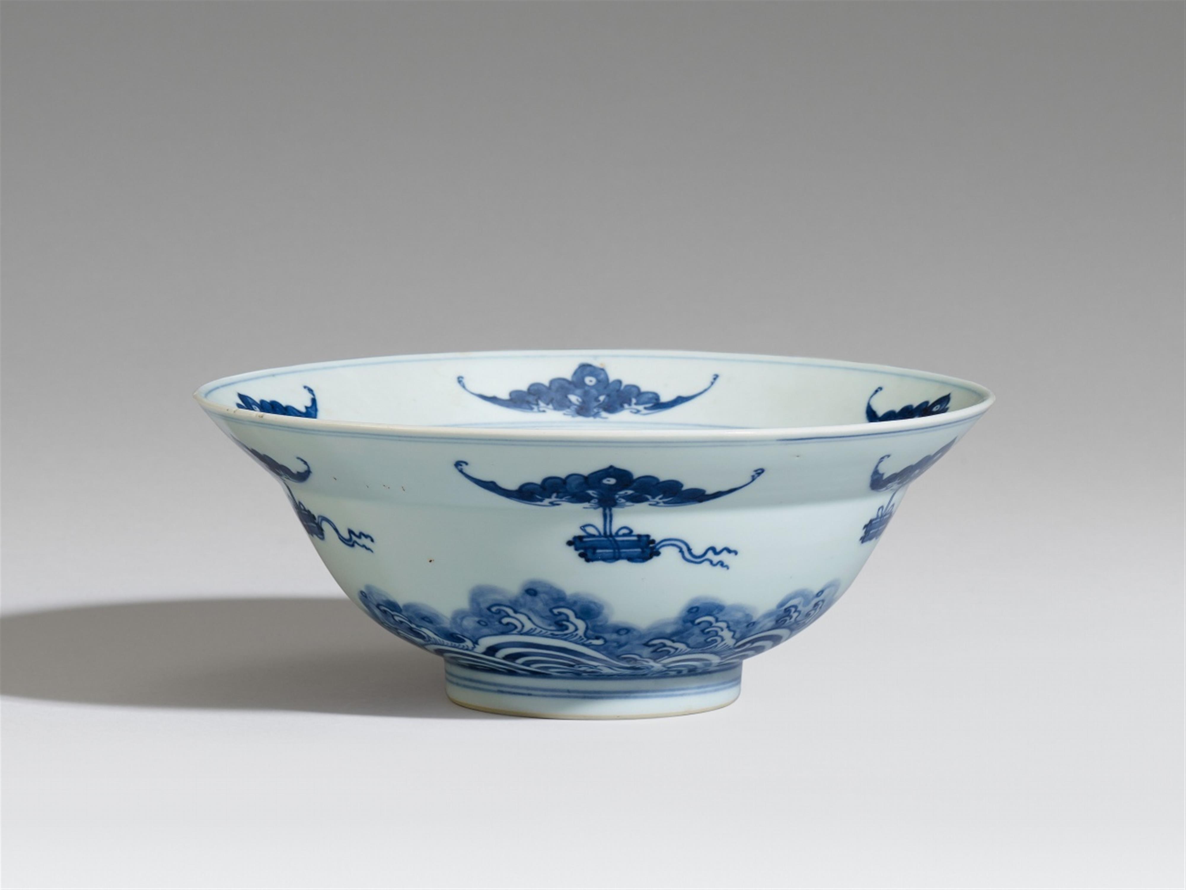 A blue and white five bats bowl. 19th/20th century - image-1