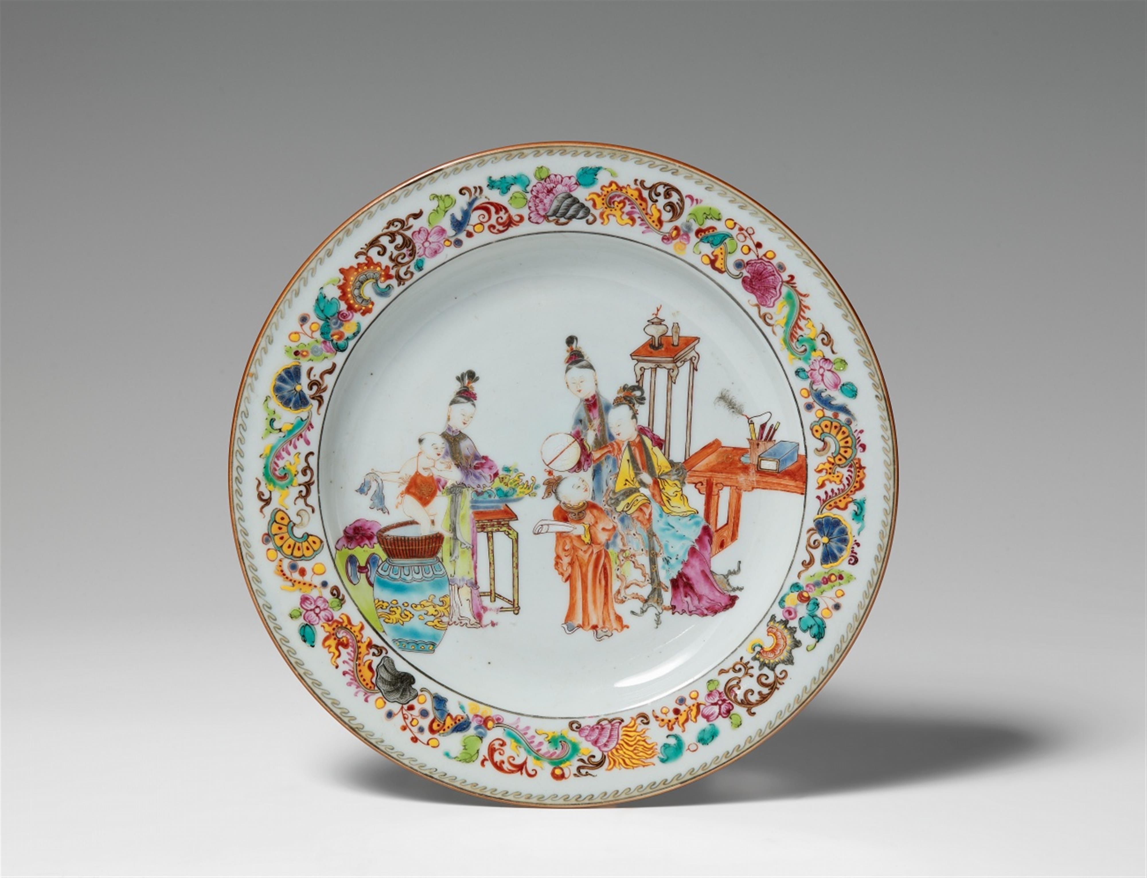 A famille rose dish. 18th century - image-1