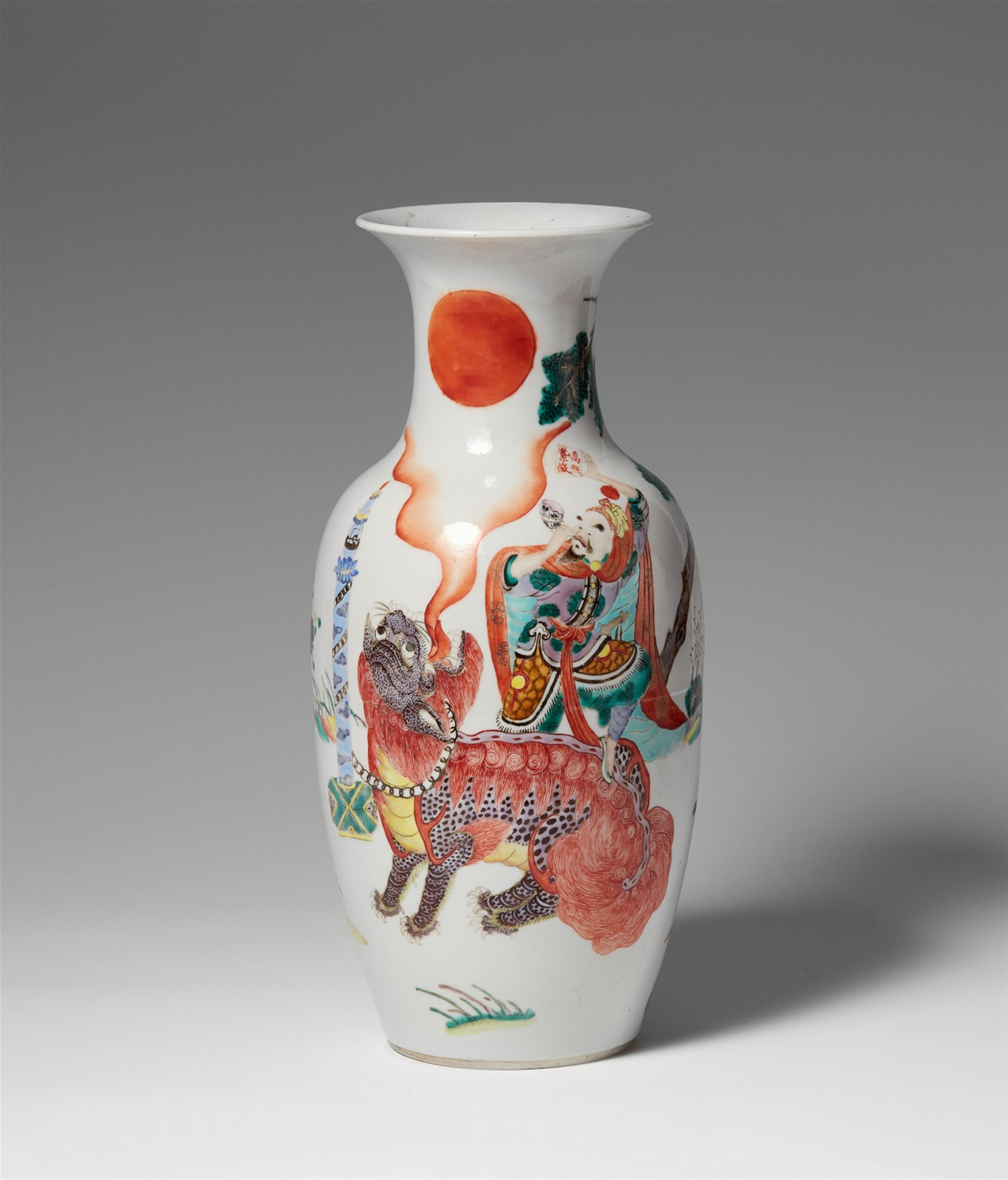 A polychrome-decorated vase and a famille rose hat stand. 20th century - image-1