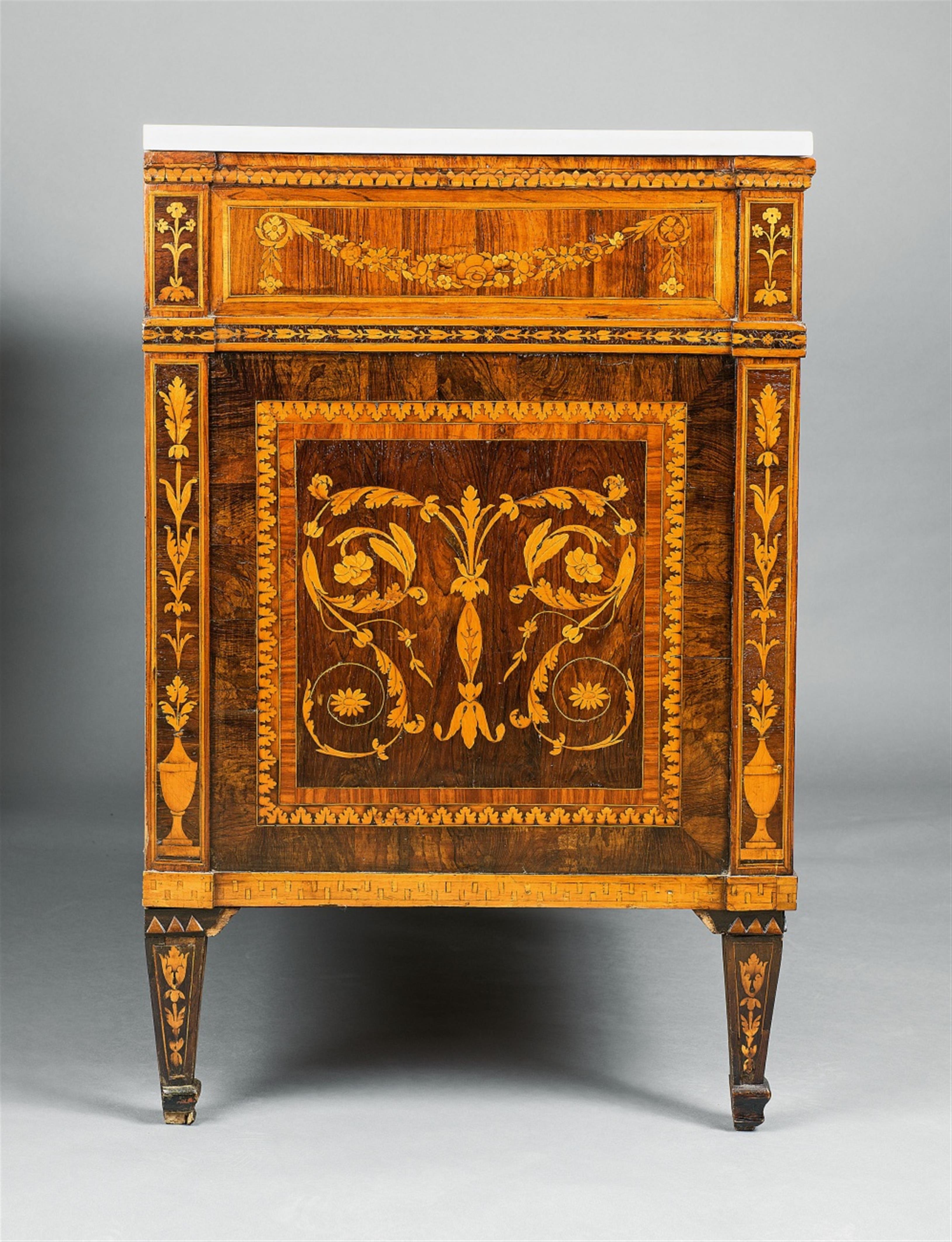 Two Neoclassical marquetry chests of drawers - image-3